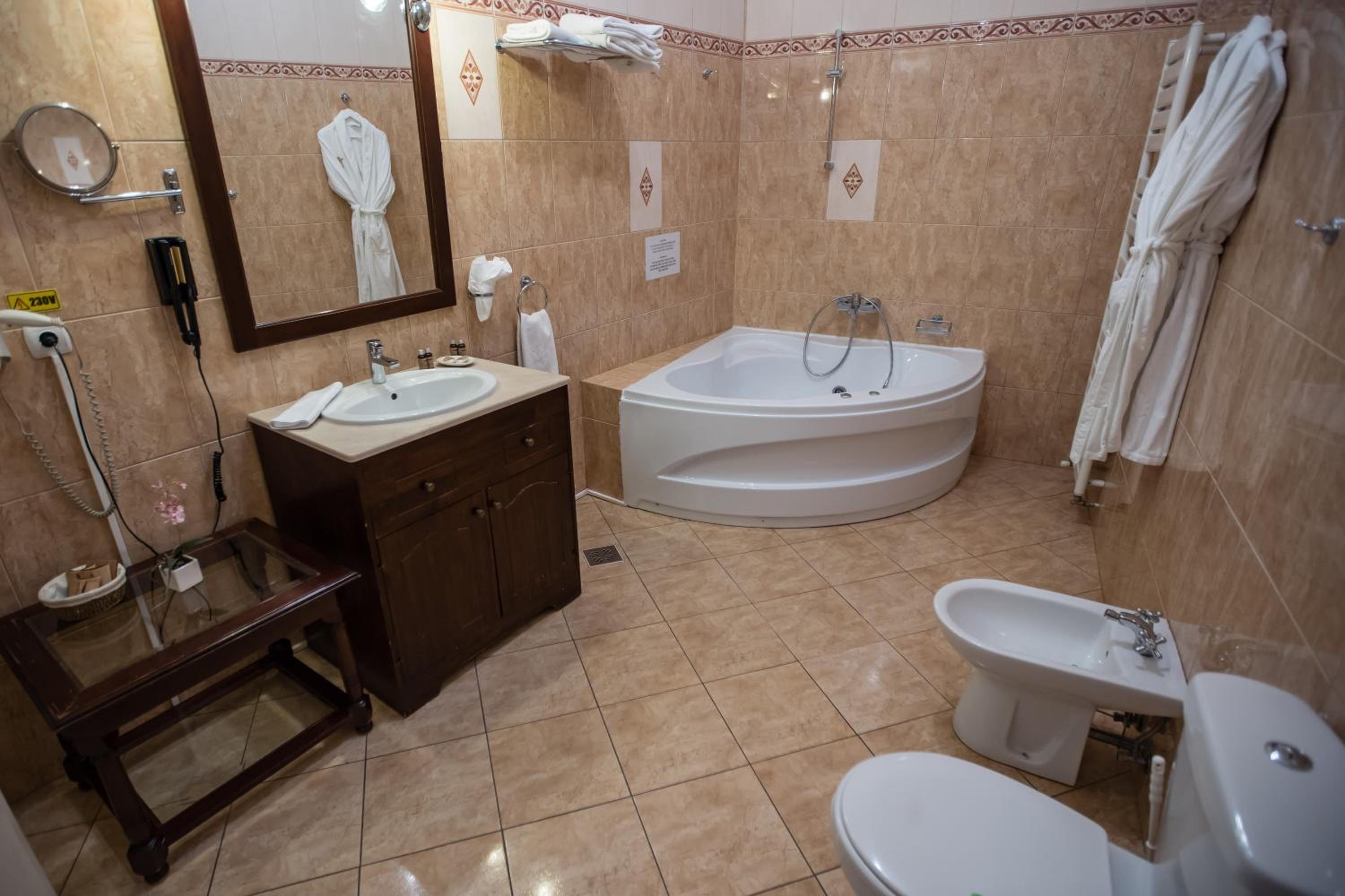 Suite - Photo 7