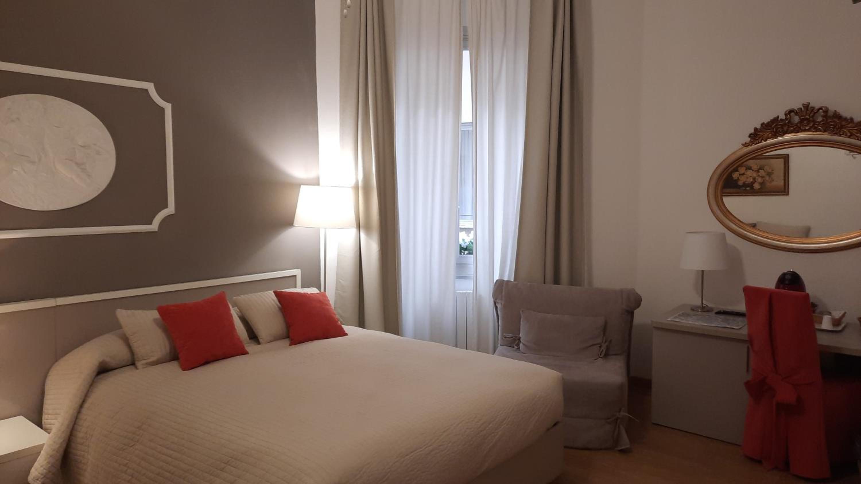 Deluxe King Room photo 2