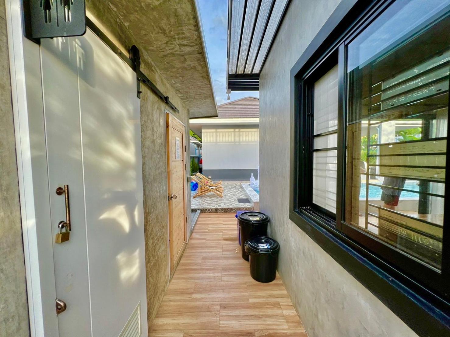 Villa - Photo 1