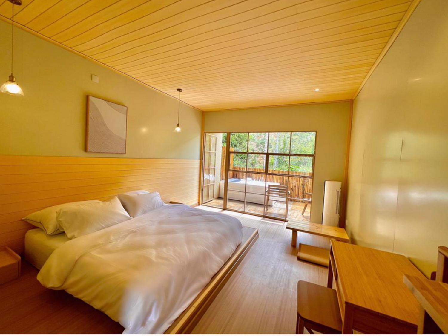 Deluxe King Suite