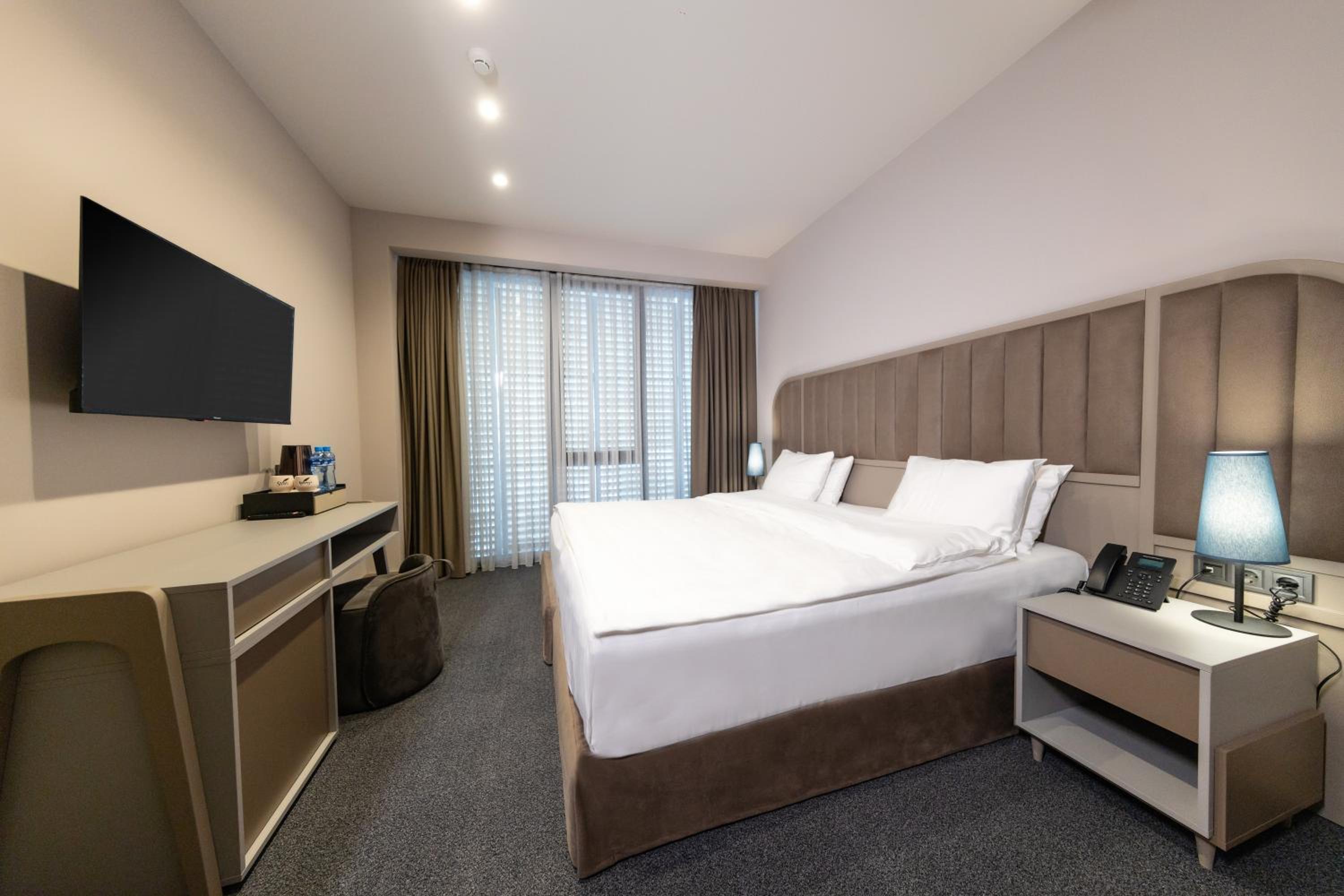 Standard Double or Twin Room - Photo 2