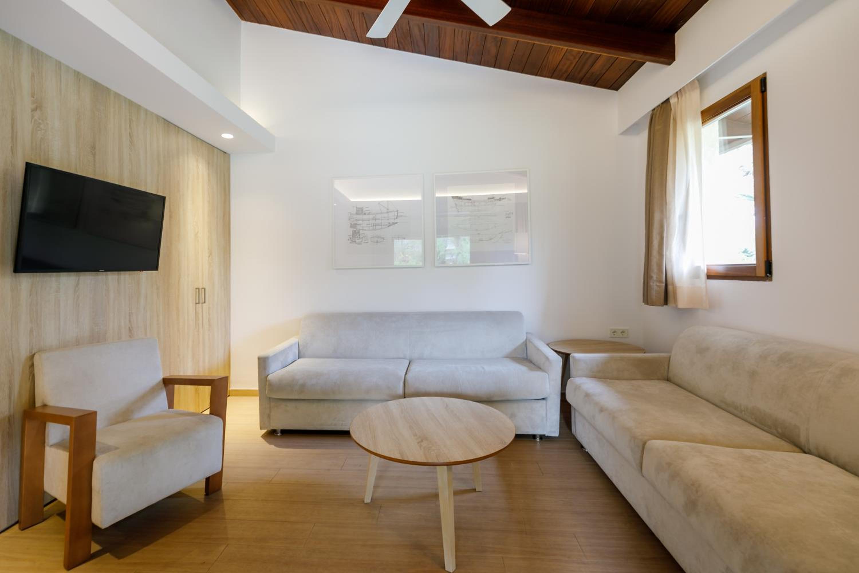Village Suite - Photo 4