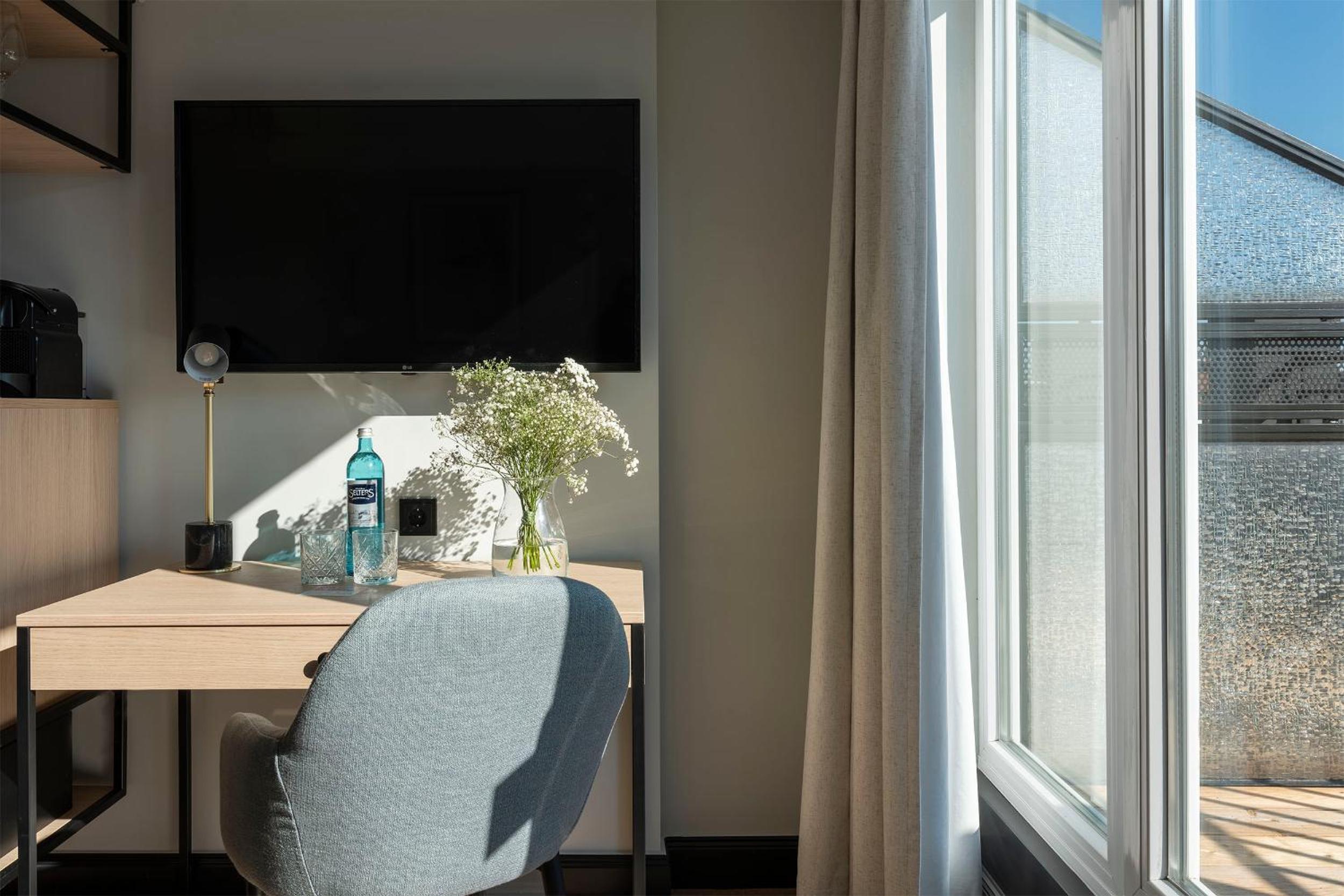 Medium Room with Balcony, photo 7