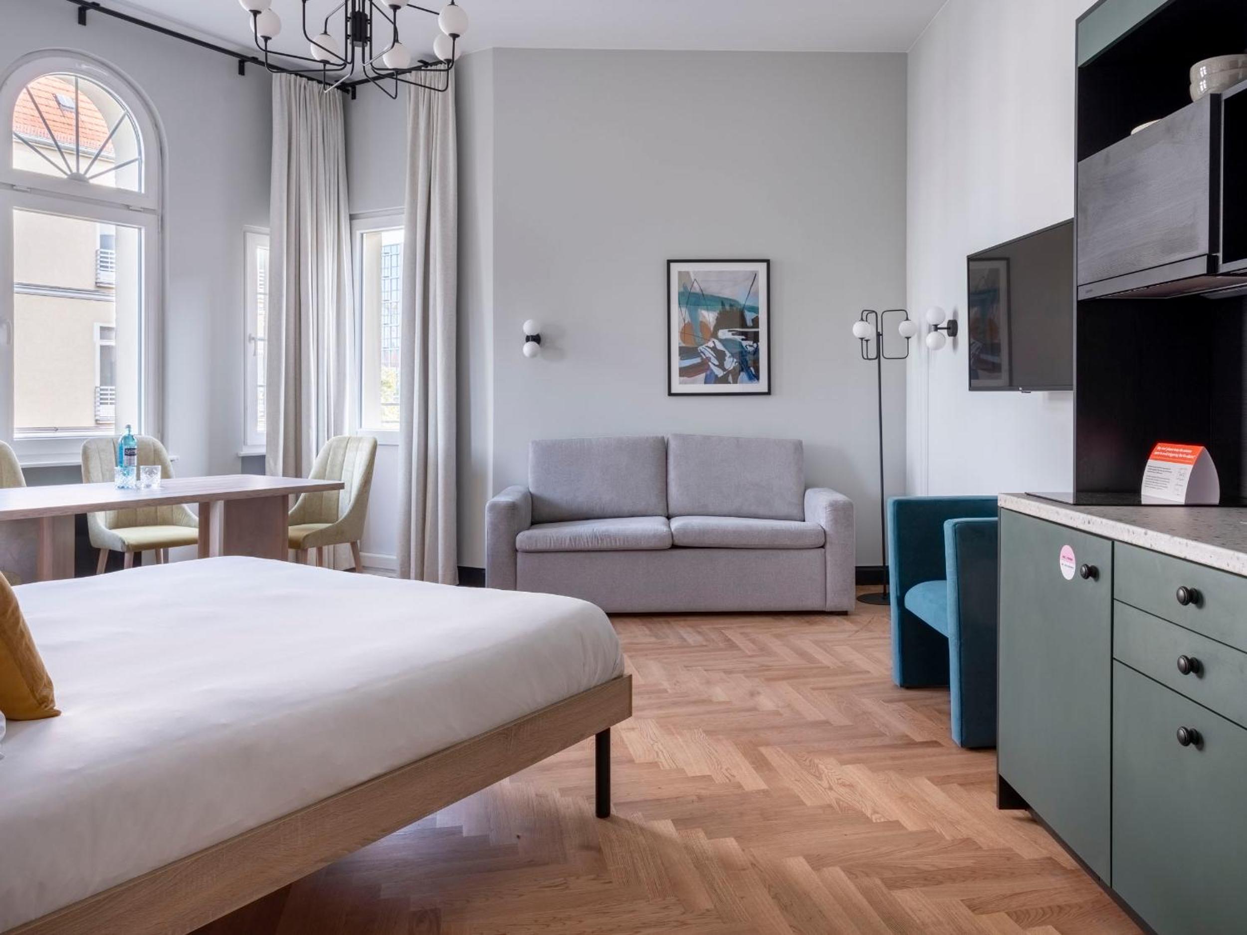 2 Bedroom Apartment with Balcony and Sofa Bed photo 2