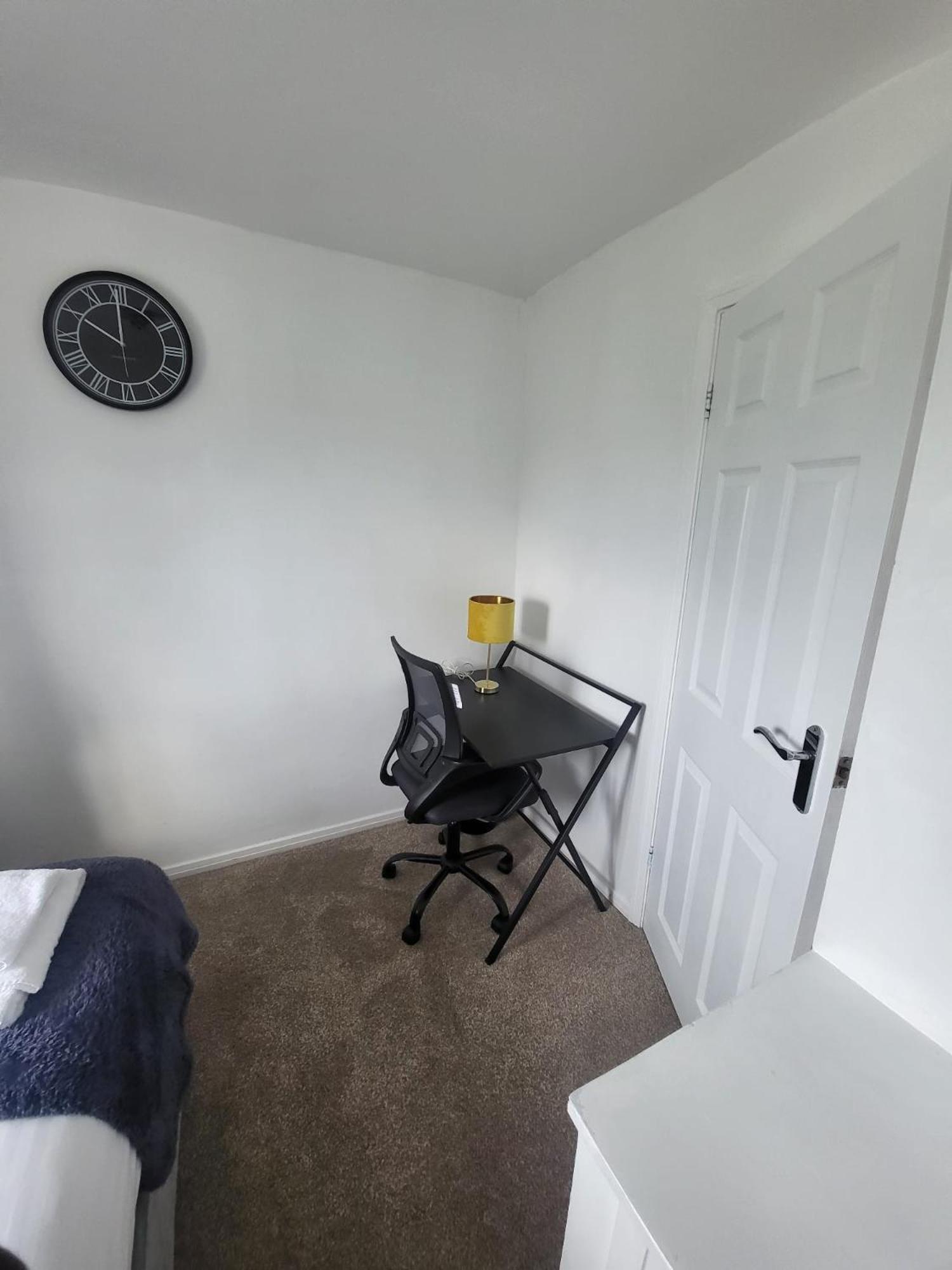 Three-Bedroom Apartment photo 2