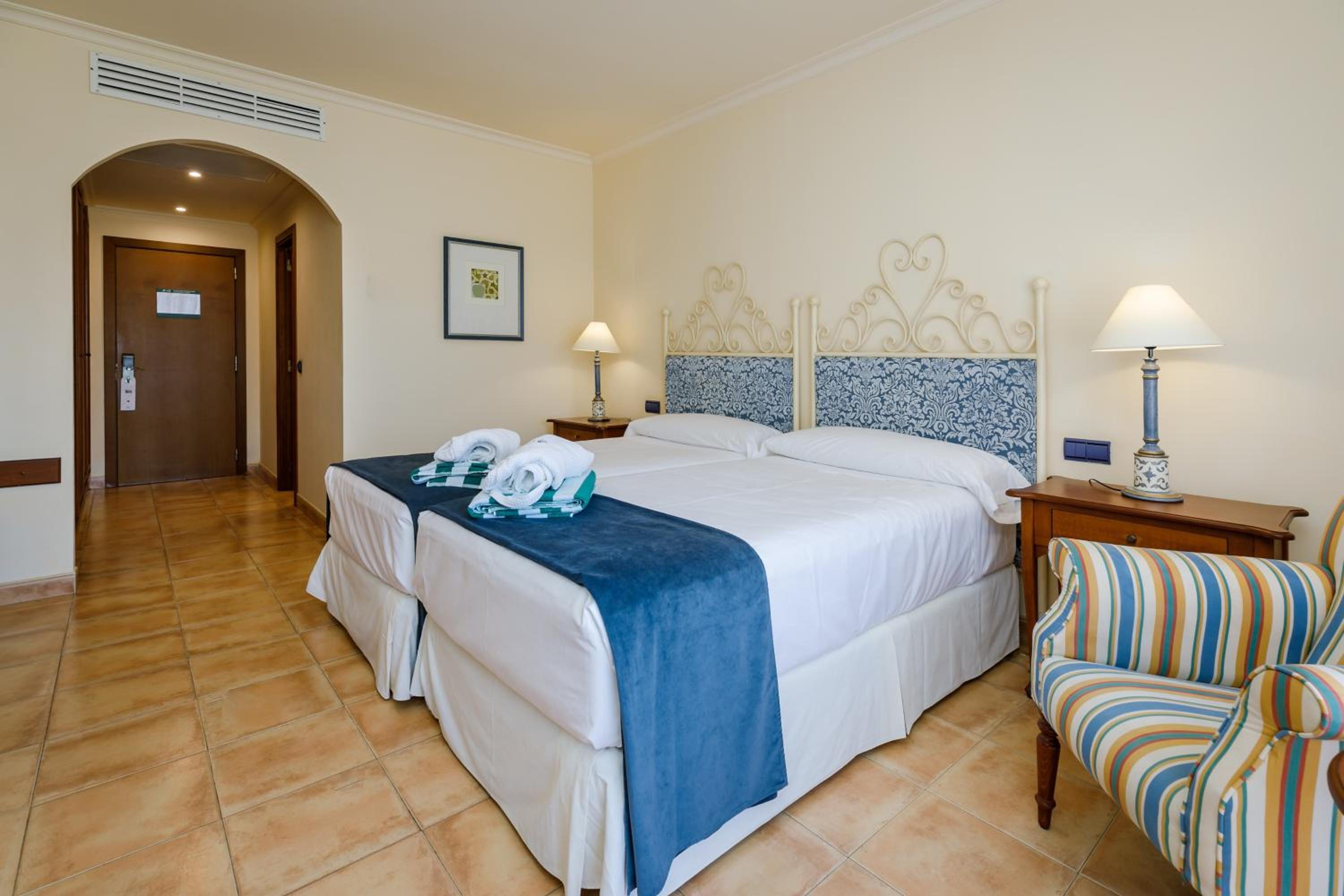 Habitación Estándar con Dos Camas Individuales Habitación Estándar con Dos Camas Individuales