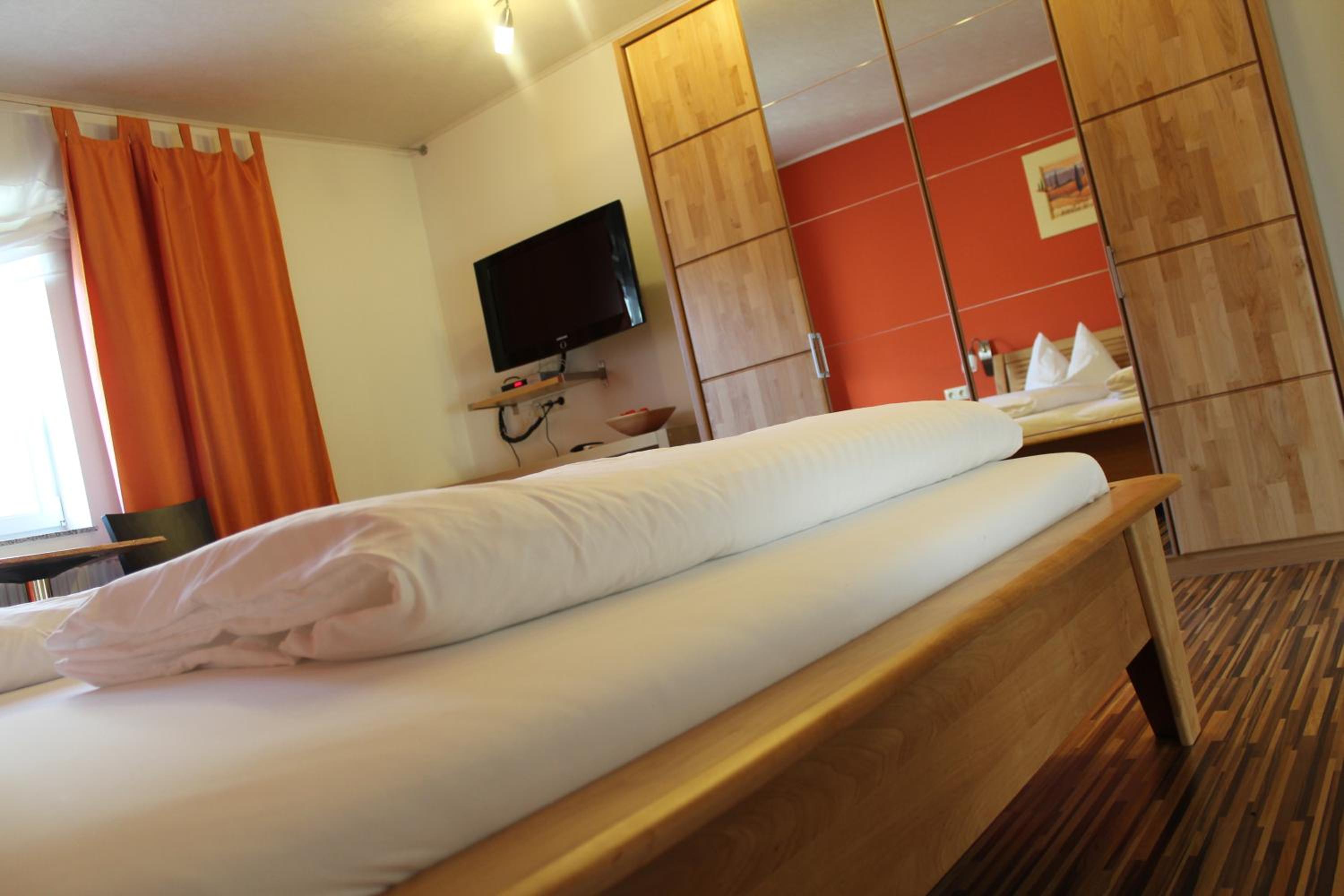 Double Room With Balcony - Photo 1