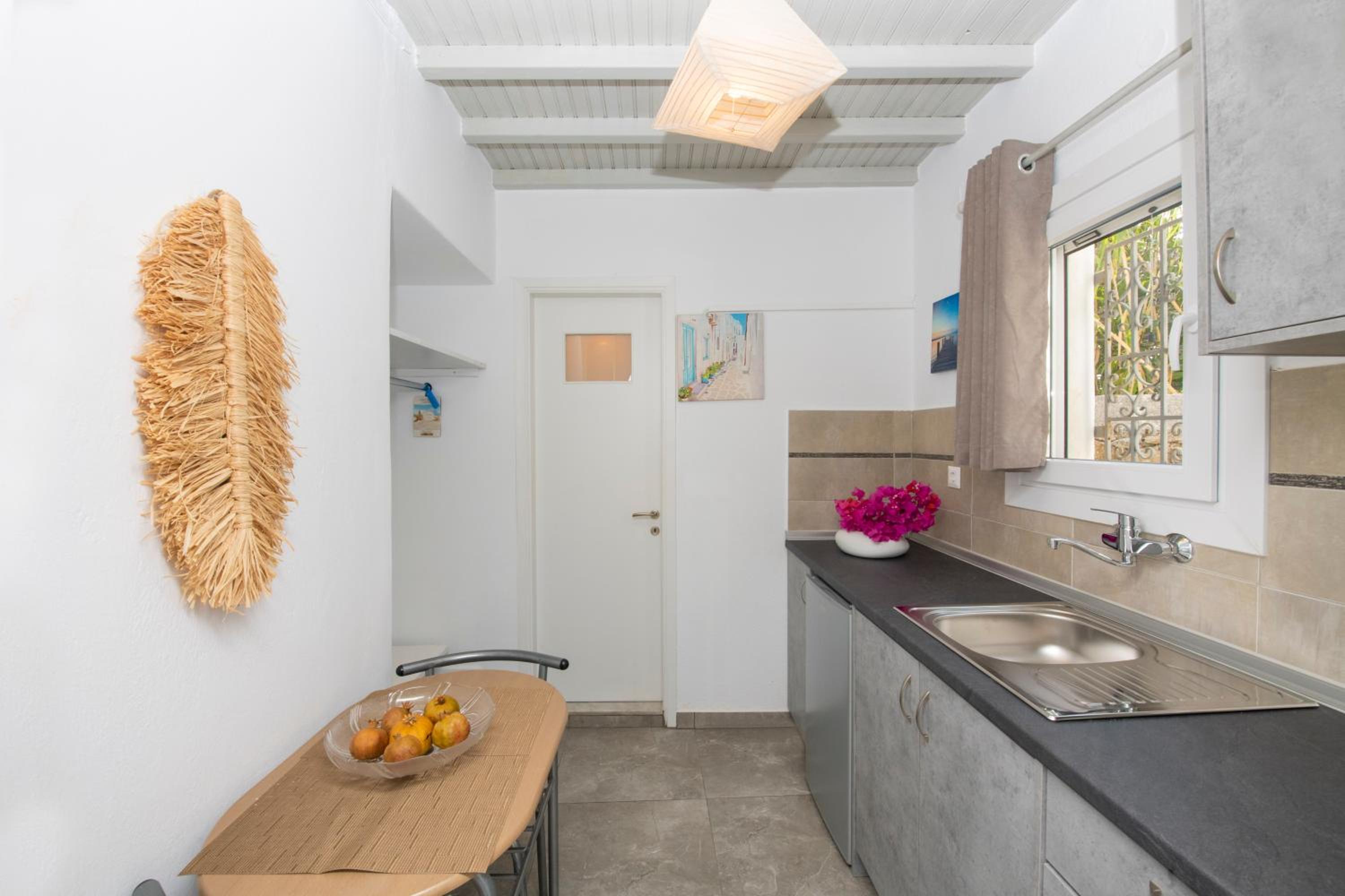 Twin Room with Bathroom - Photo 4