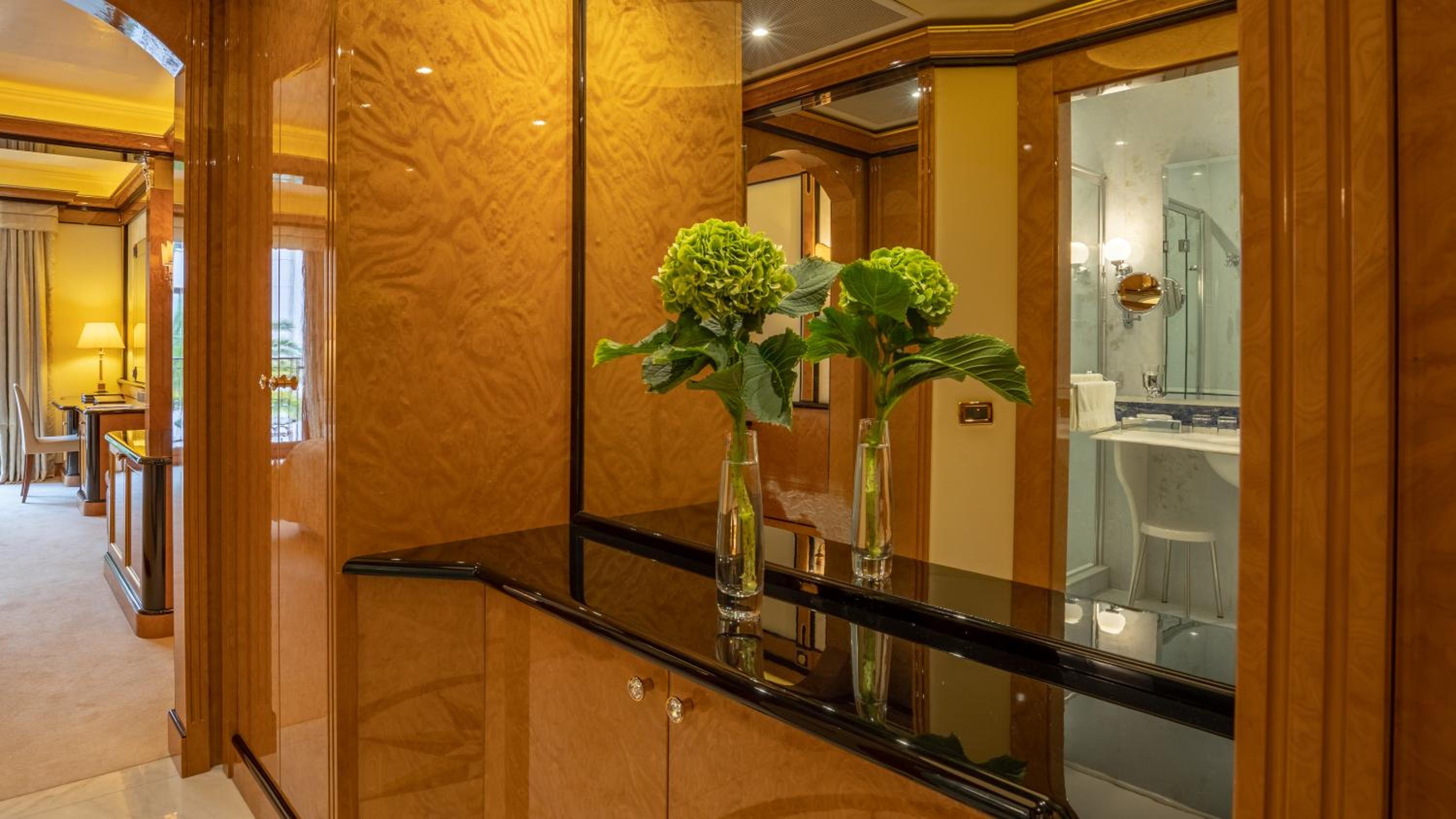 Junior Suite with Park View - Photo 4