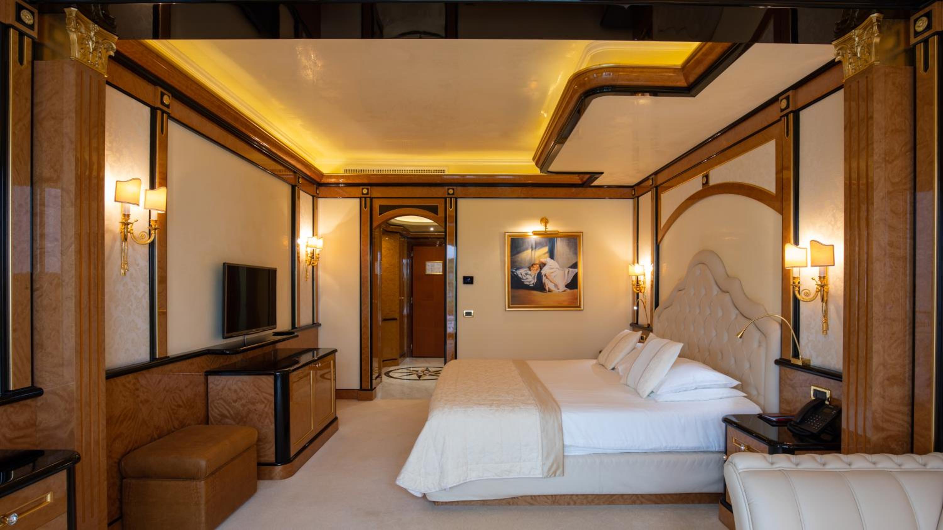 Junior Suite with Park View - Photo 3