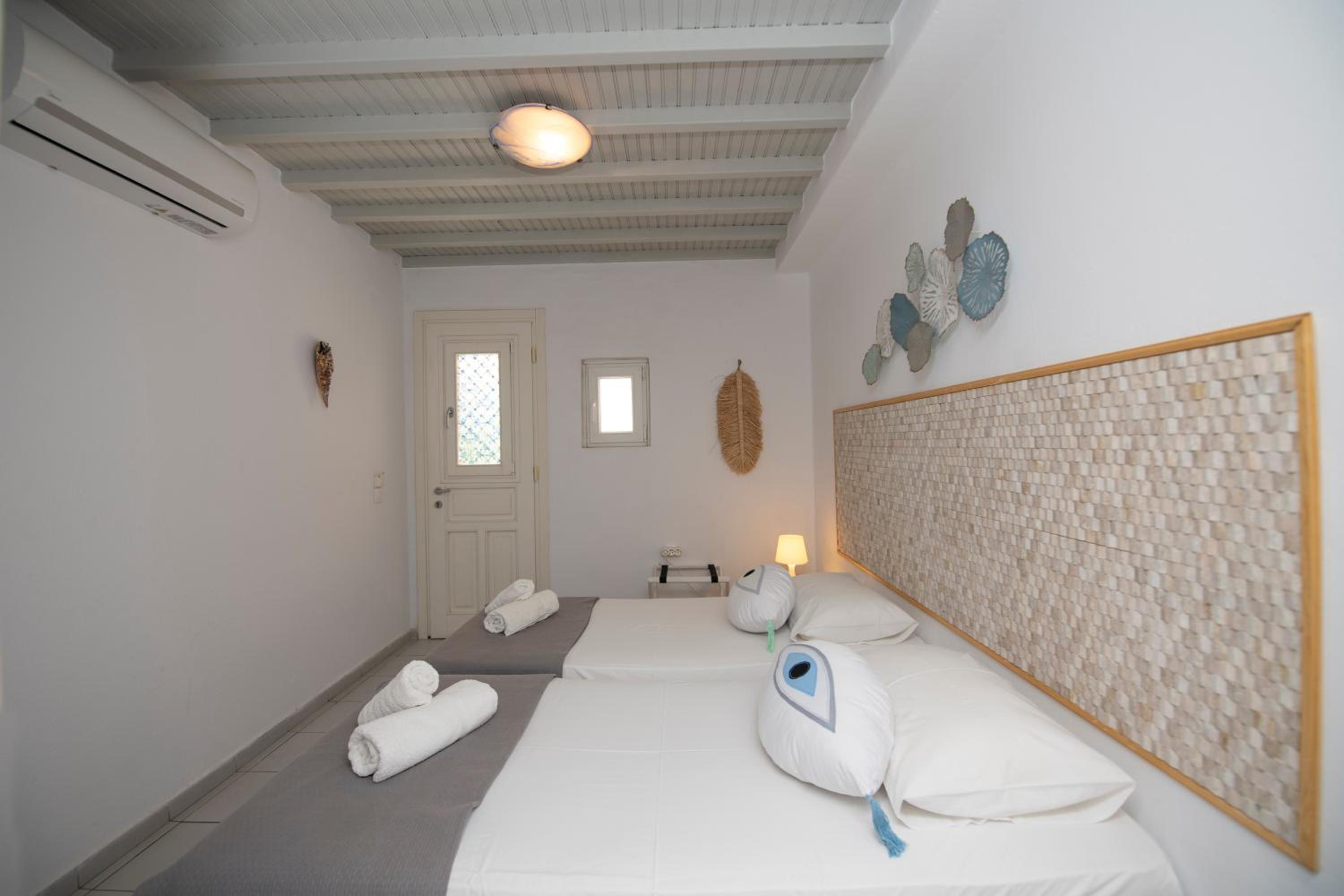 Twin Room with Bathroom - Photo 1