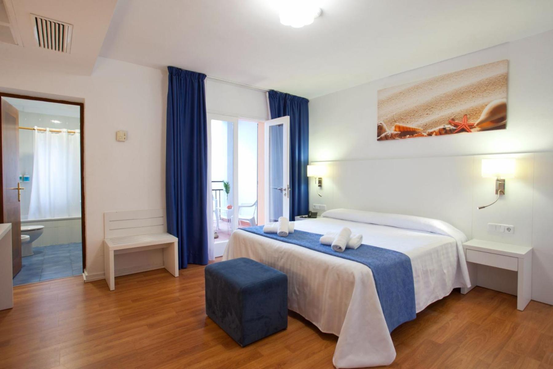 Double Room with Balcony photo 2