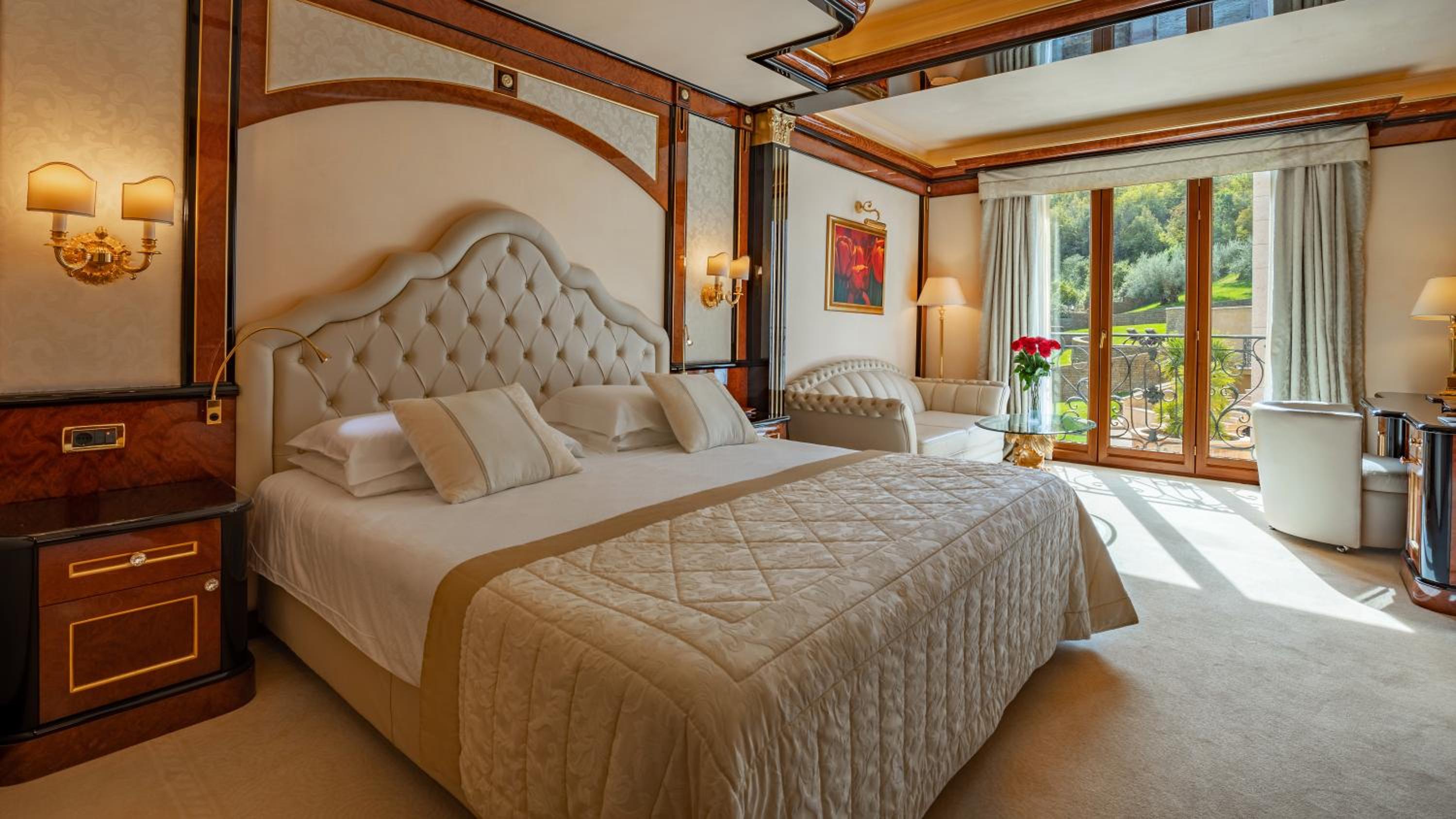 Junior Suite with Park View - Photo 7