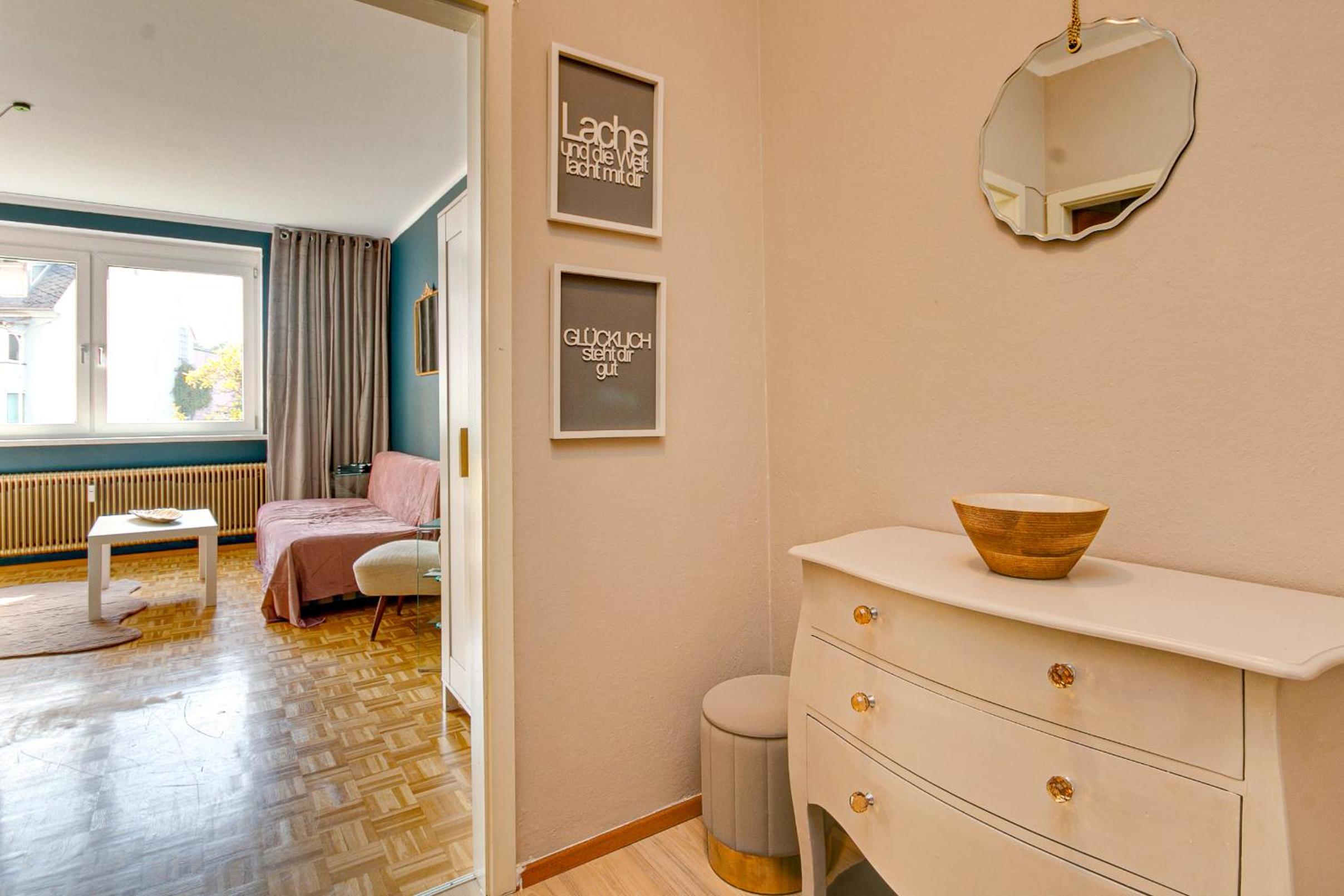 One-Bedroom Apartment photo 2
