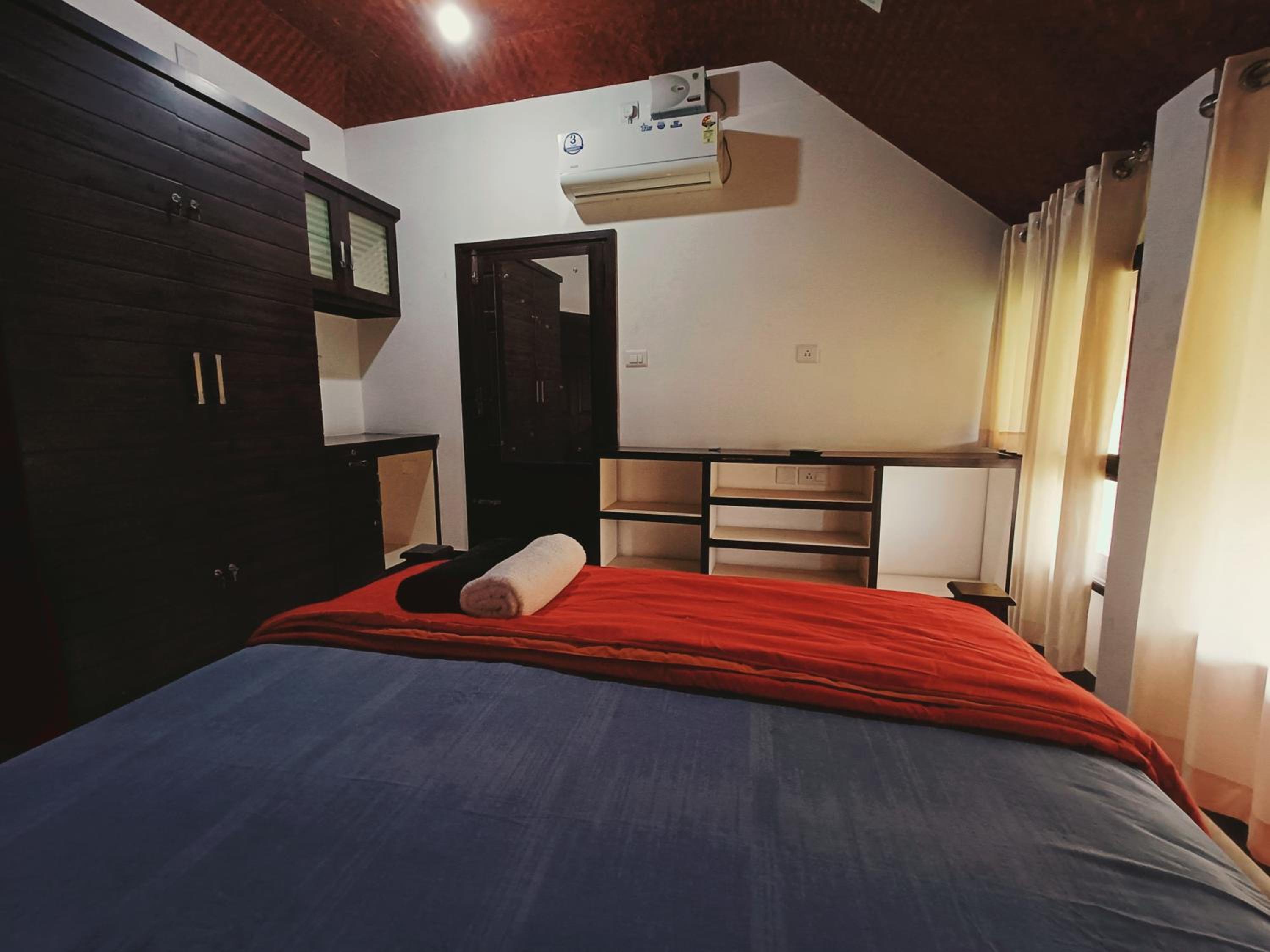 Double or Twin Room with Shared Bathroom photo 3