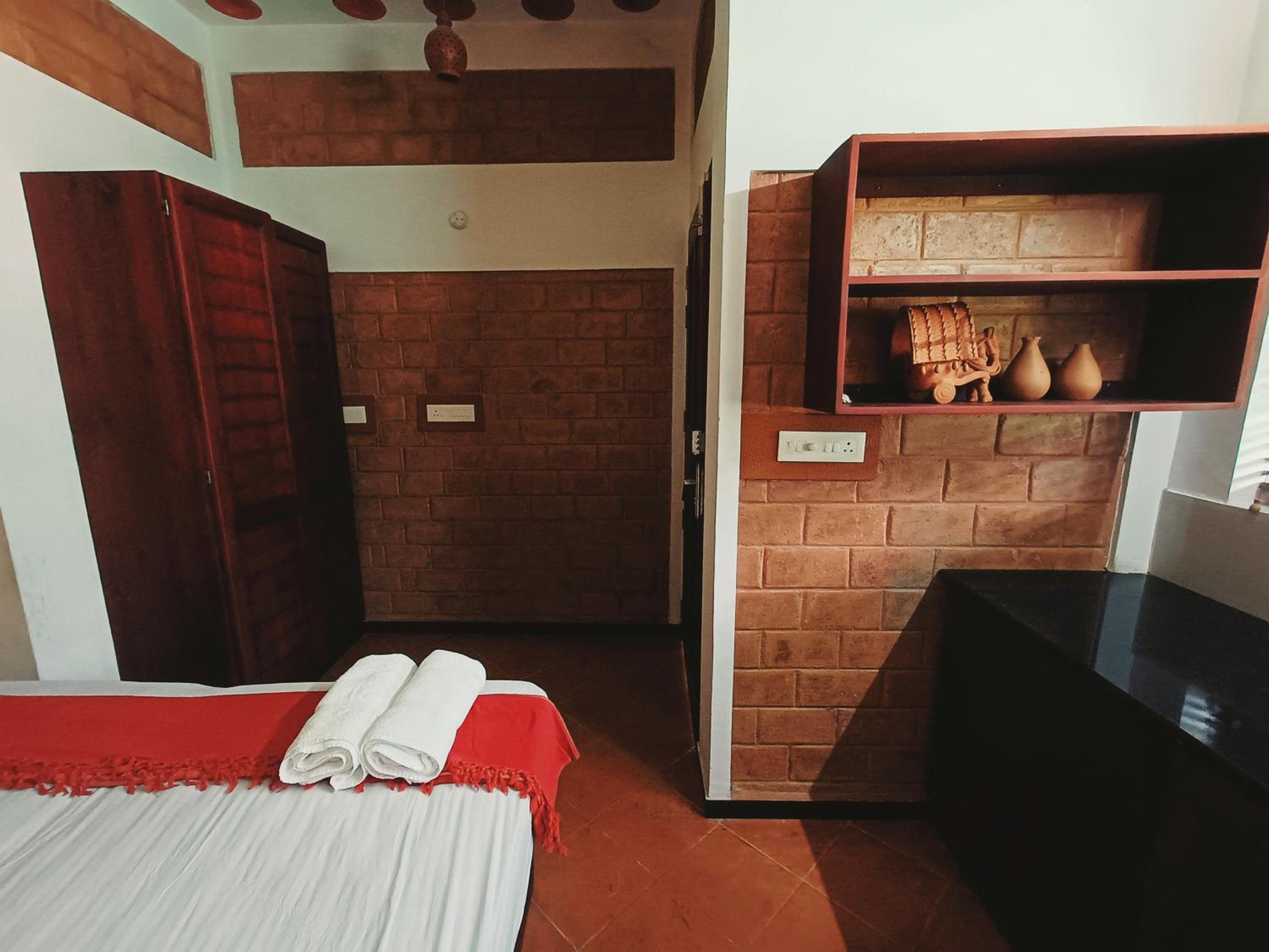 Large Double or Twin Room - Photo 1