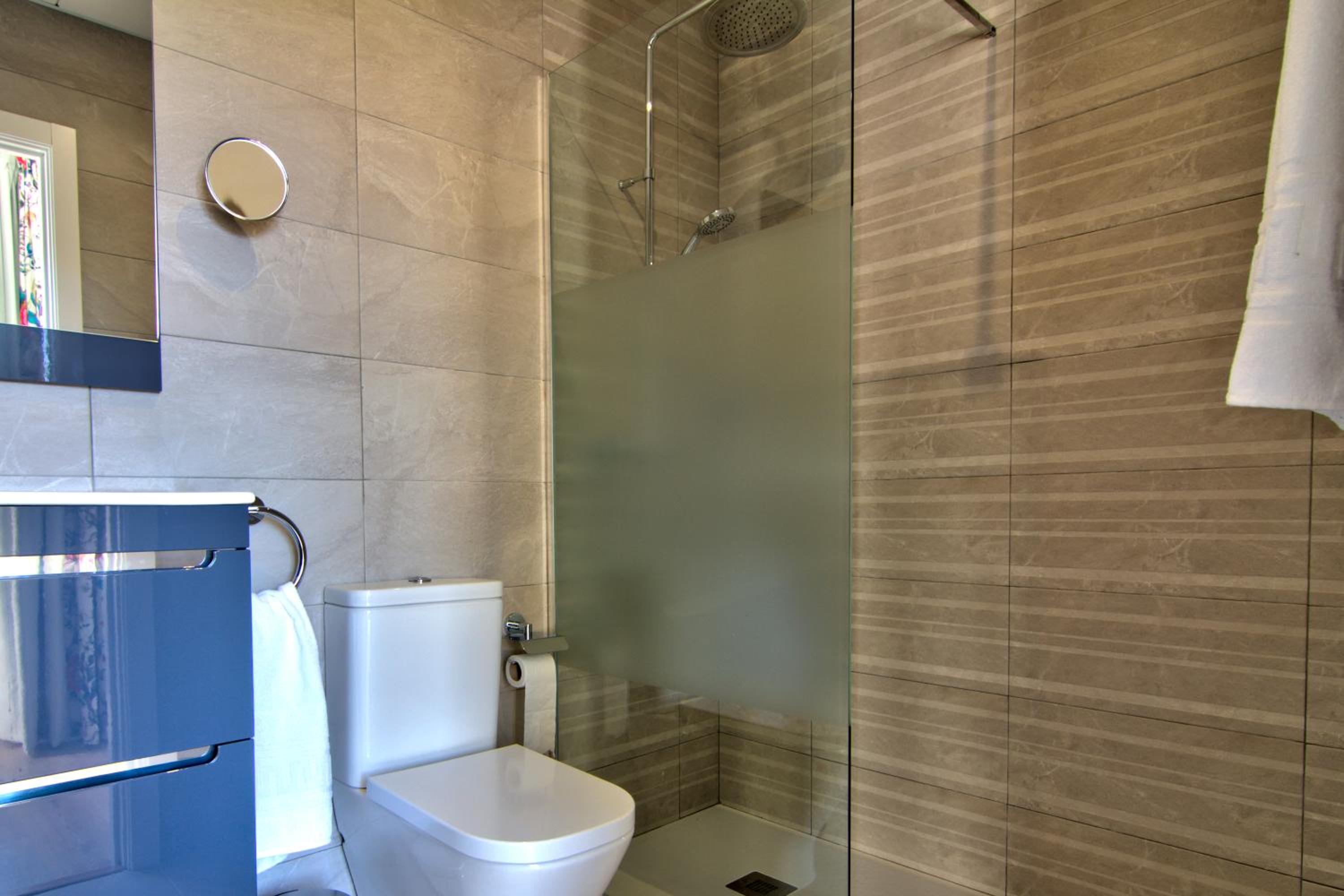 One-Bedroom Apartment - Photo 4