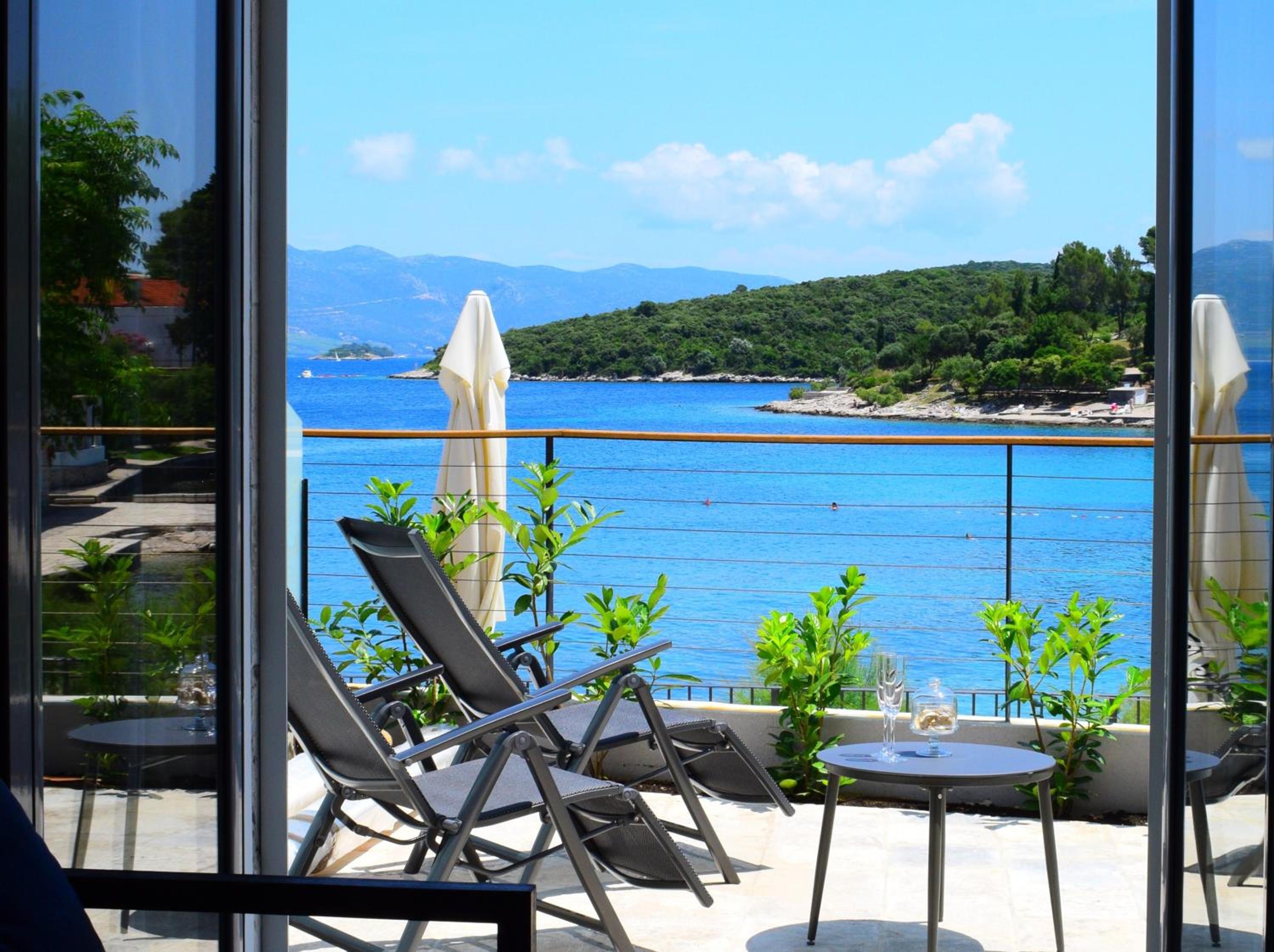 Suite with Sea View and Balcony - Photo 7