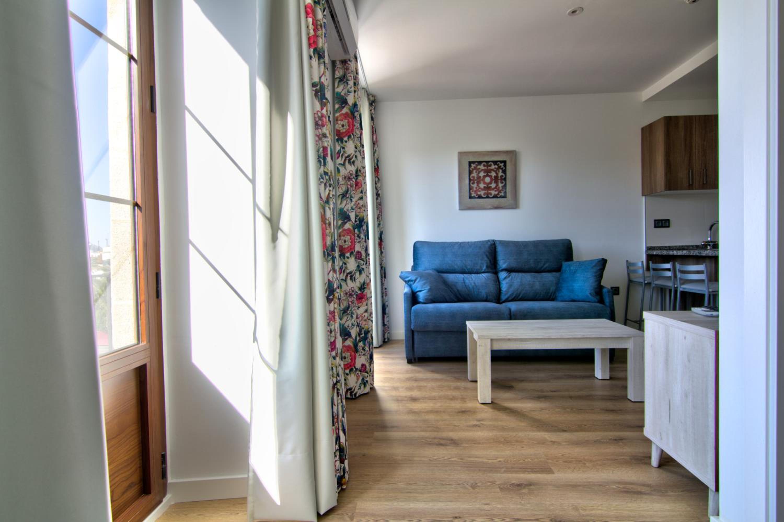 One-Bedroom Apartment - Photo 6