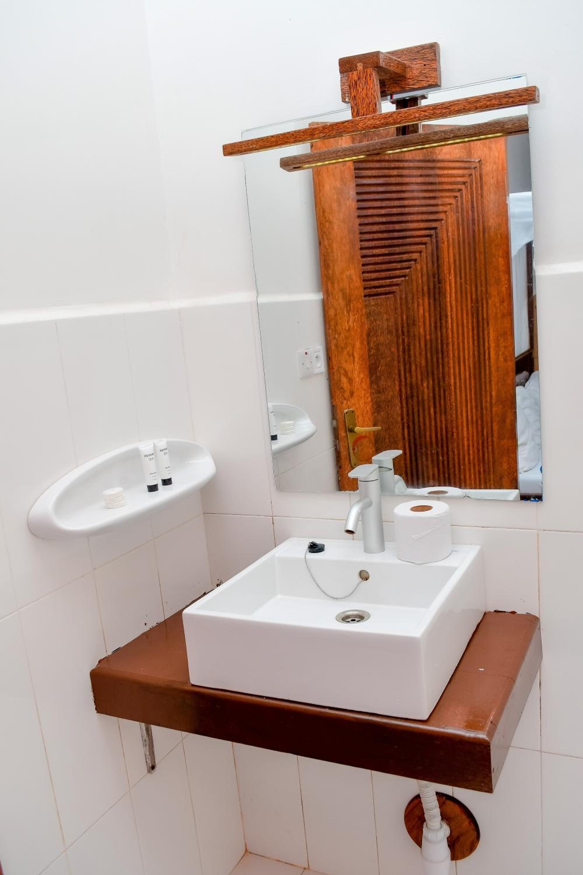 Double Room with Private Bathroom - Photo 5