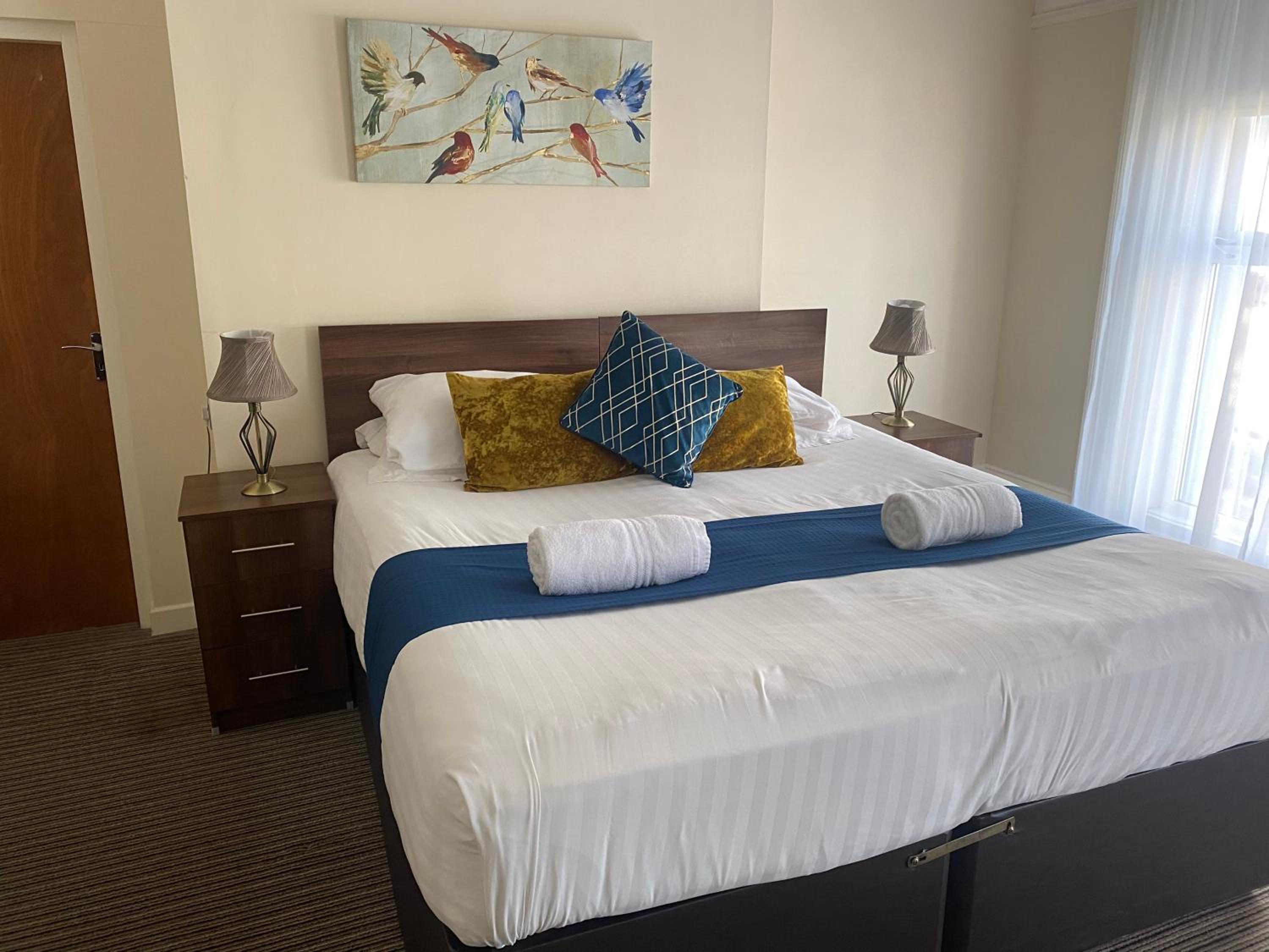 Deluxe Double, Twin or Family Room - Photo 4