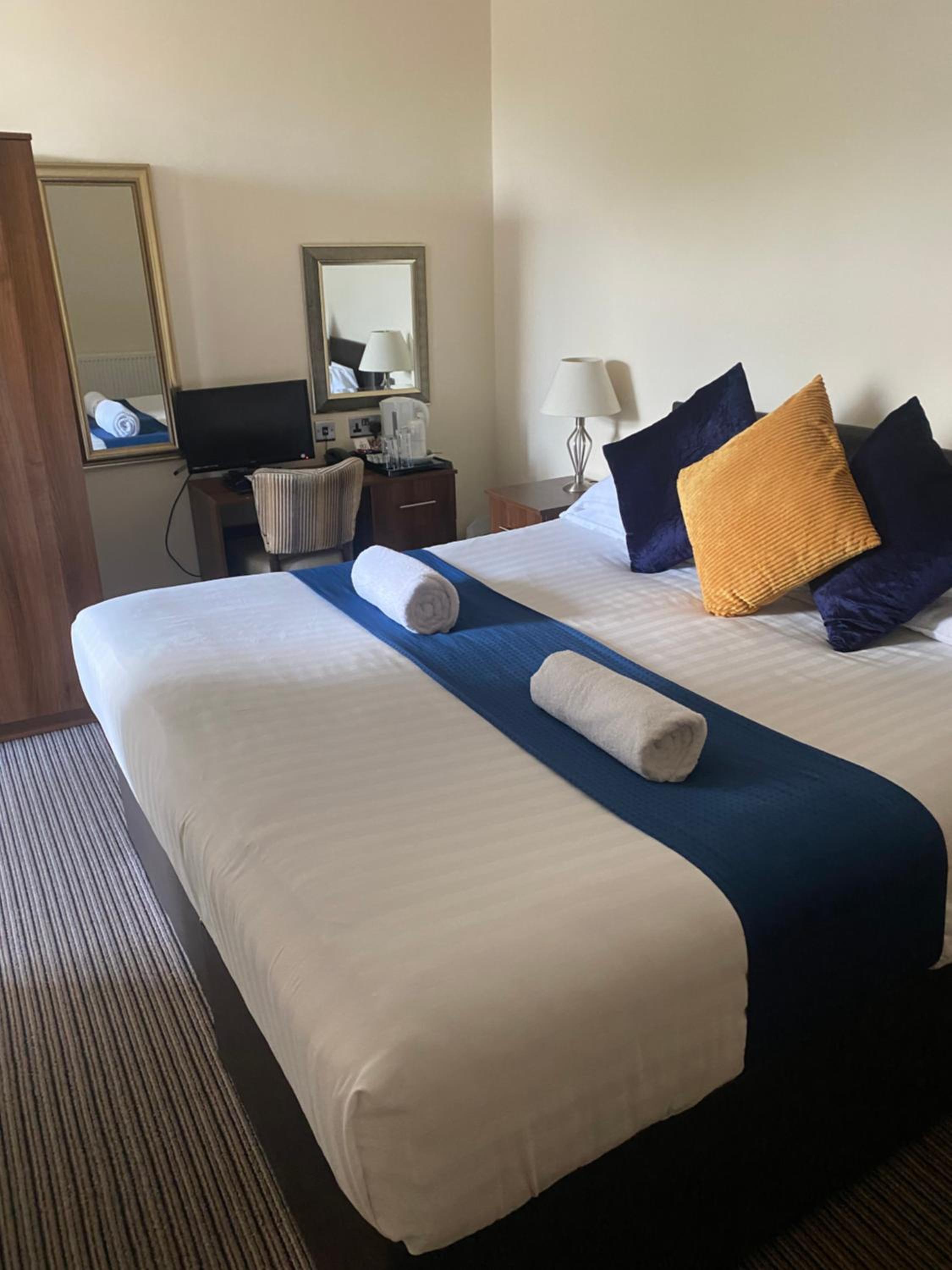Deluxe Double, Twin or Family Room - Photo 3