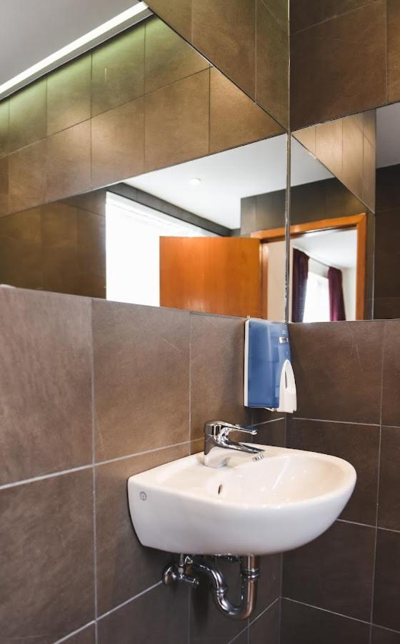 Double or Twin Room with Mountain View - Photo 9