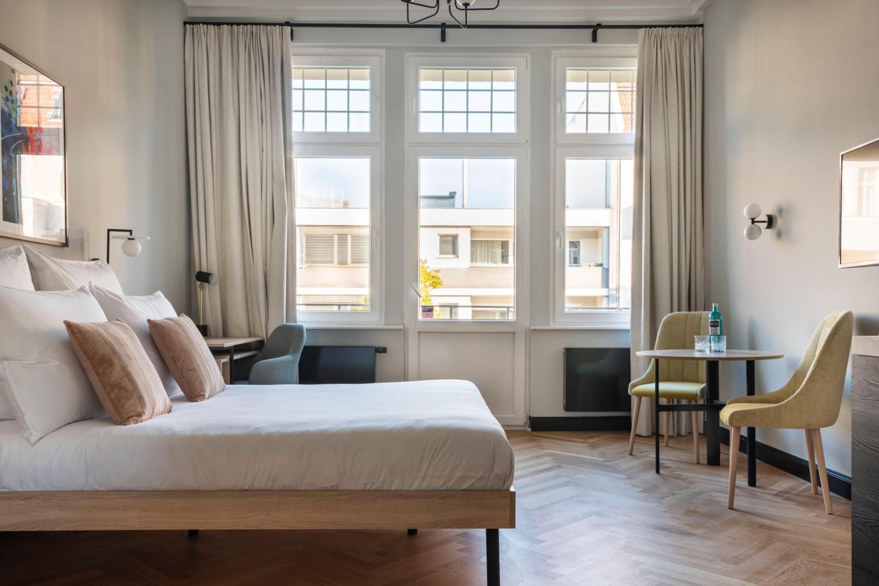 Large Studio with Kitchenette and Balcony photo 1