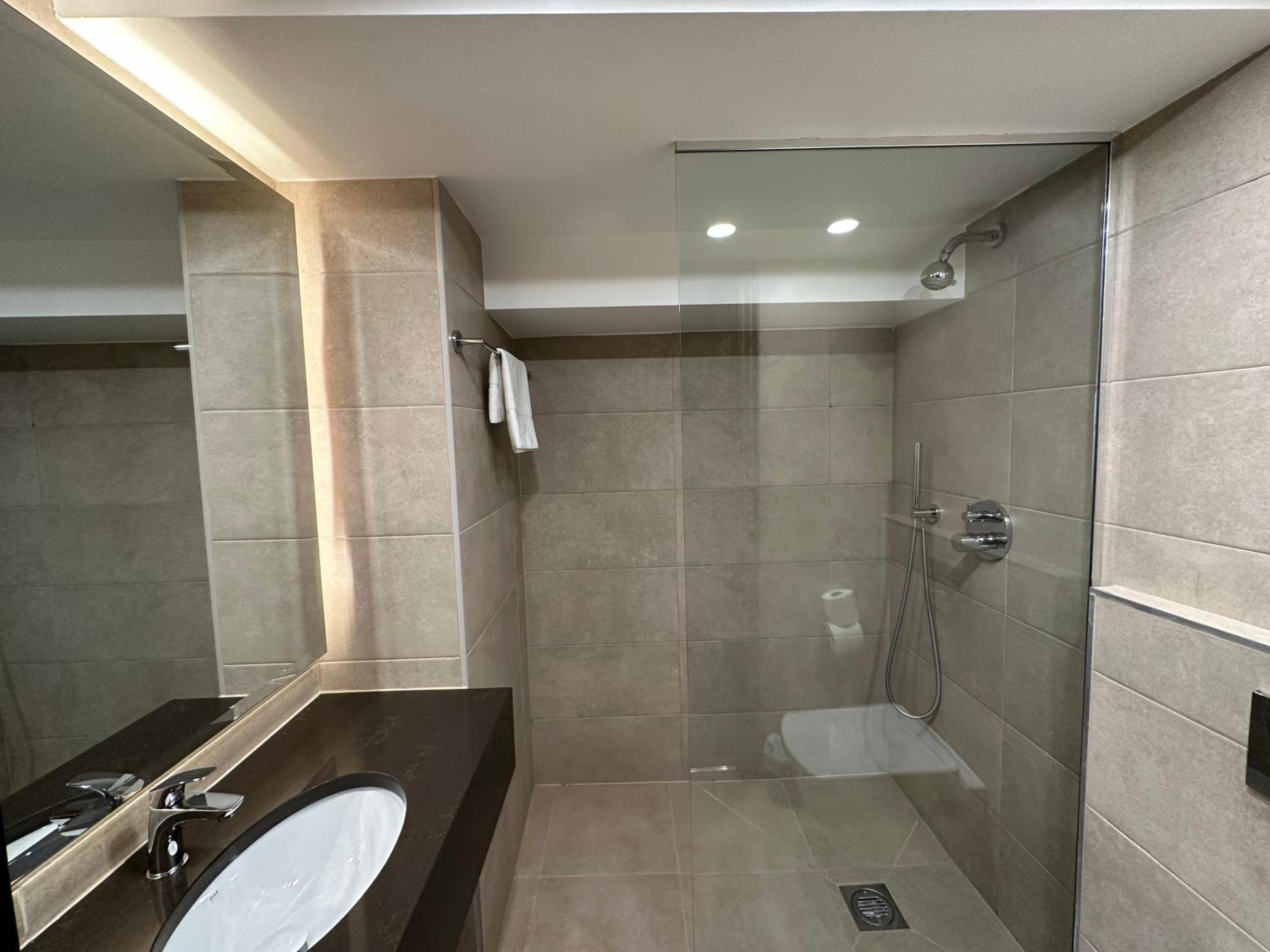 Superior Double Room (No Window/LG floor) photo 2