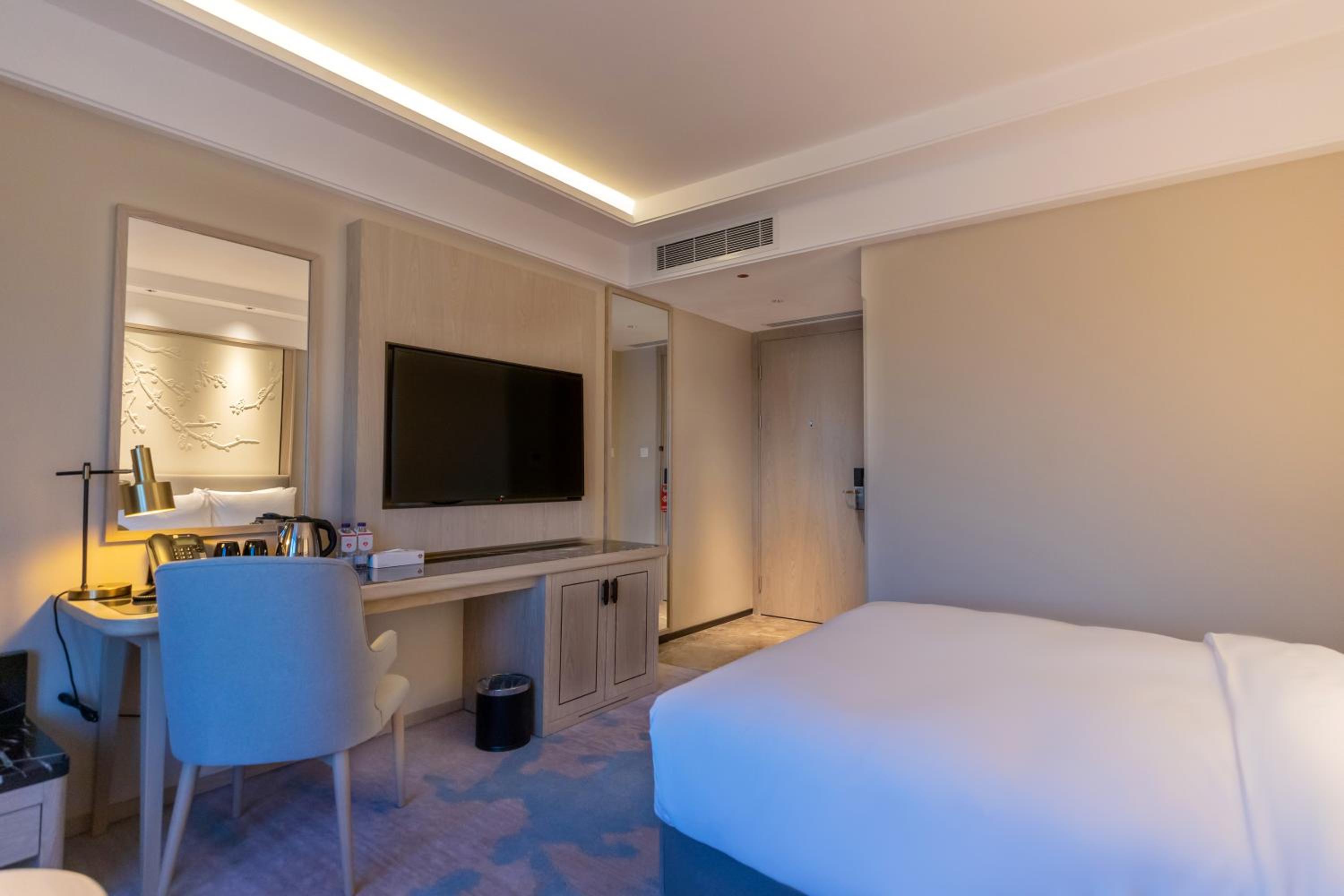 Standard King Room photo 1