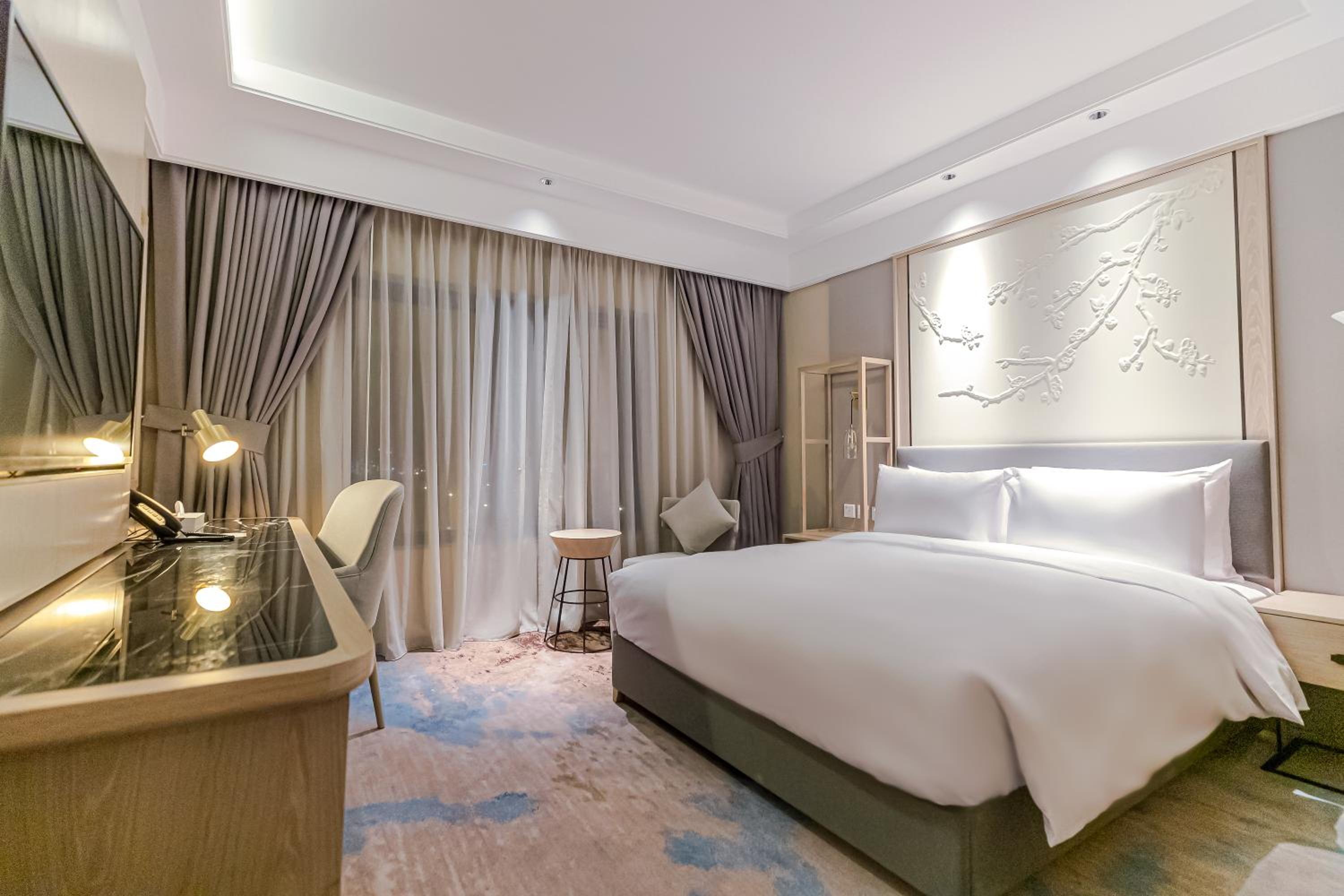 Standard King Room photo 2