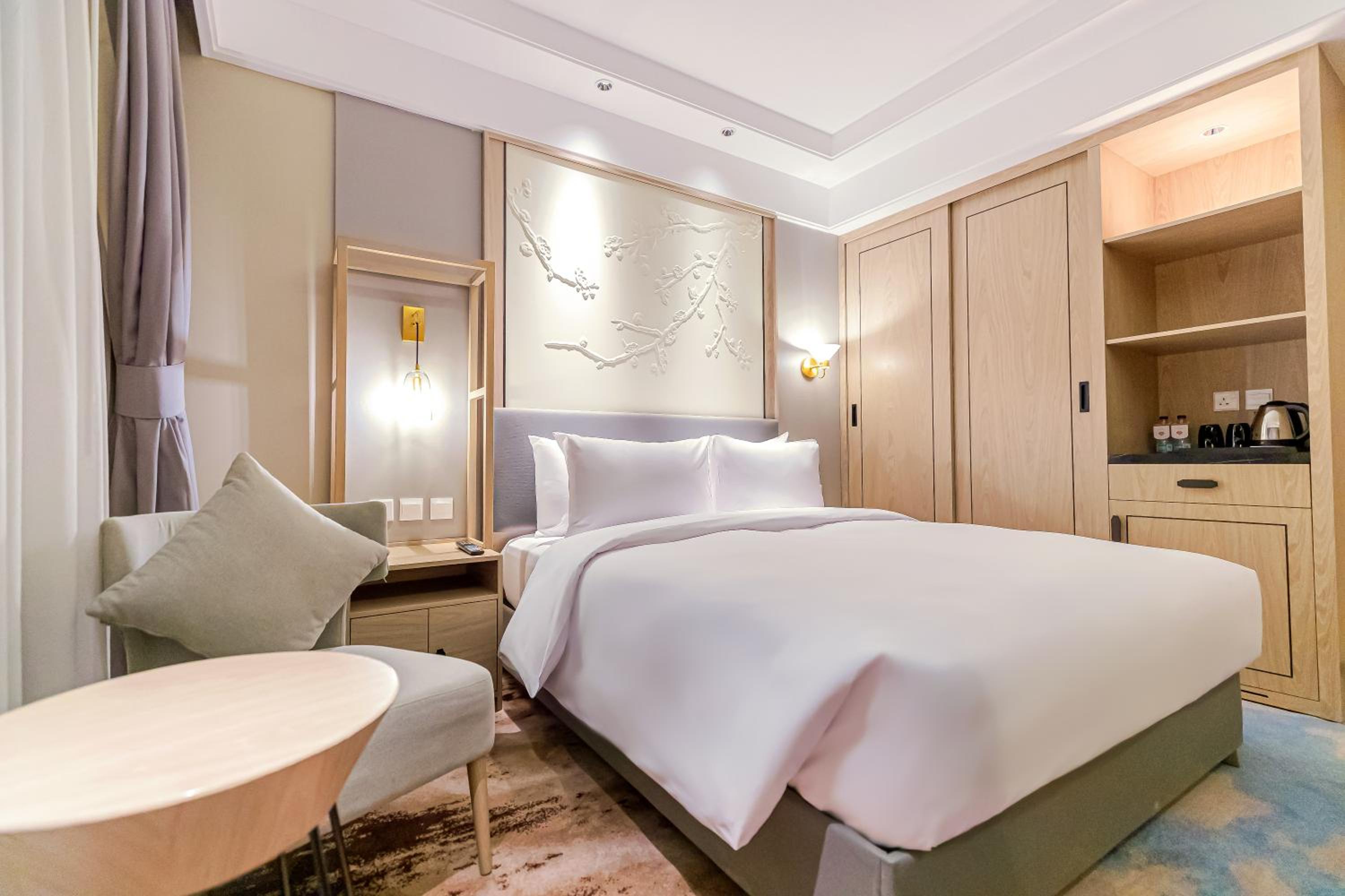 Standard King Room photo 3