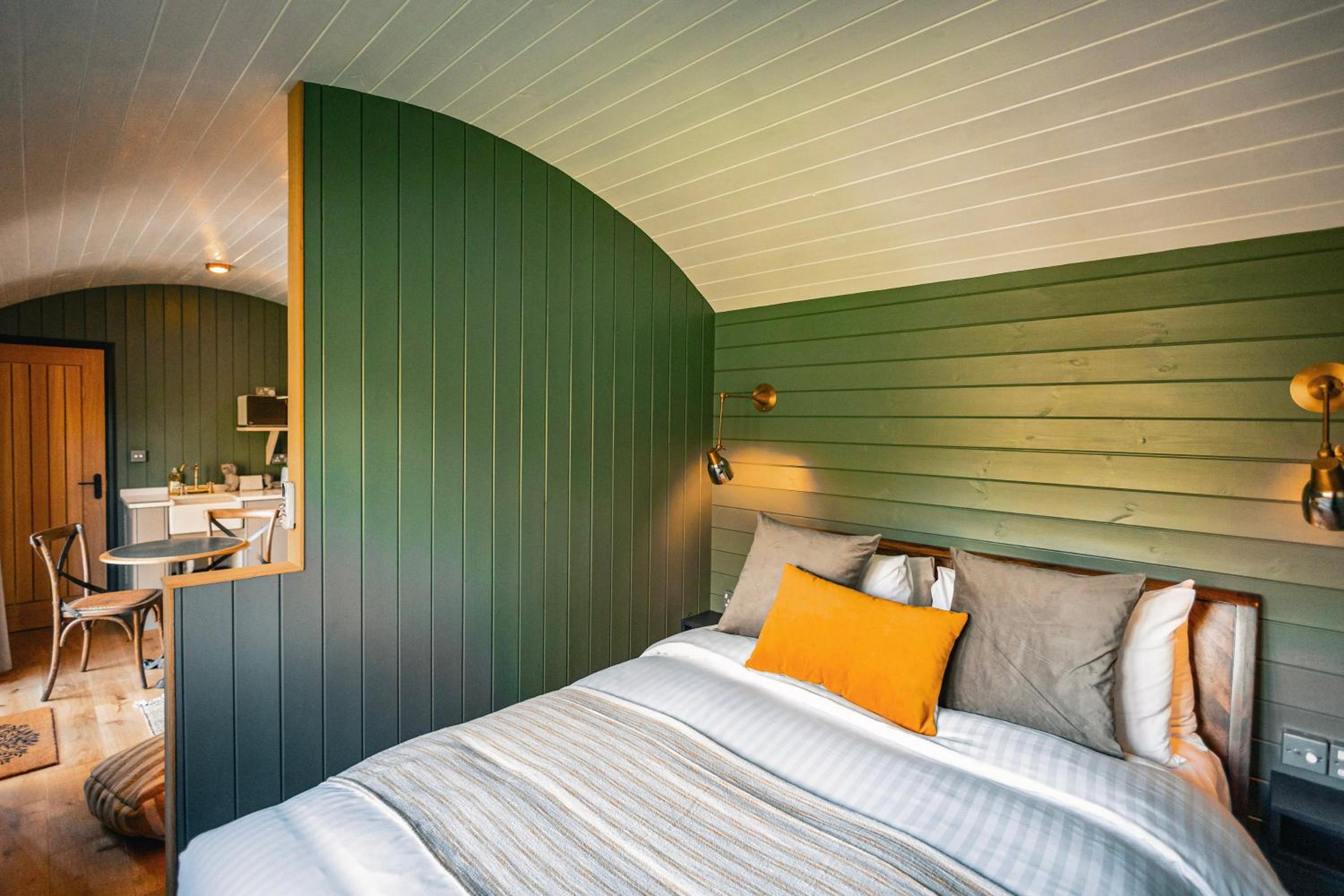 Lake Hut with Alfresco Tub photo 1