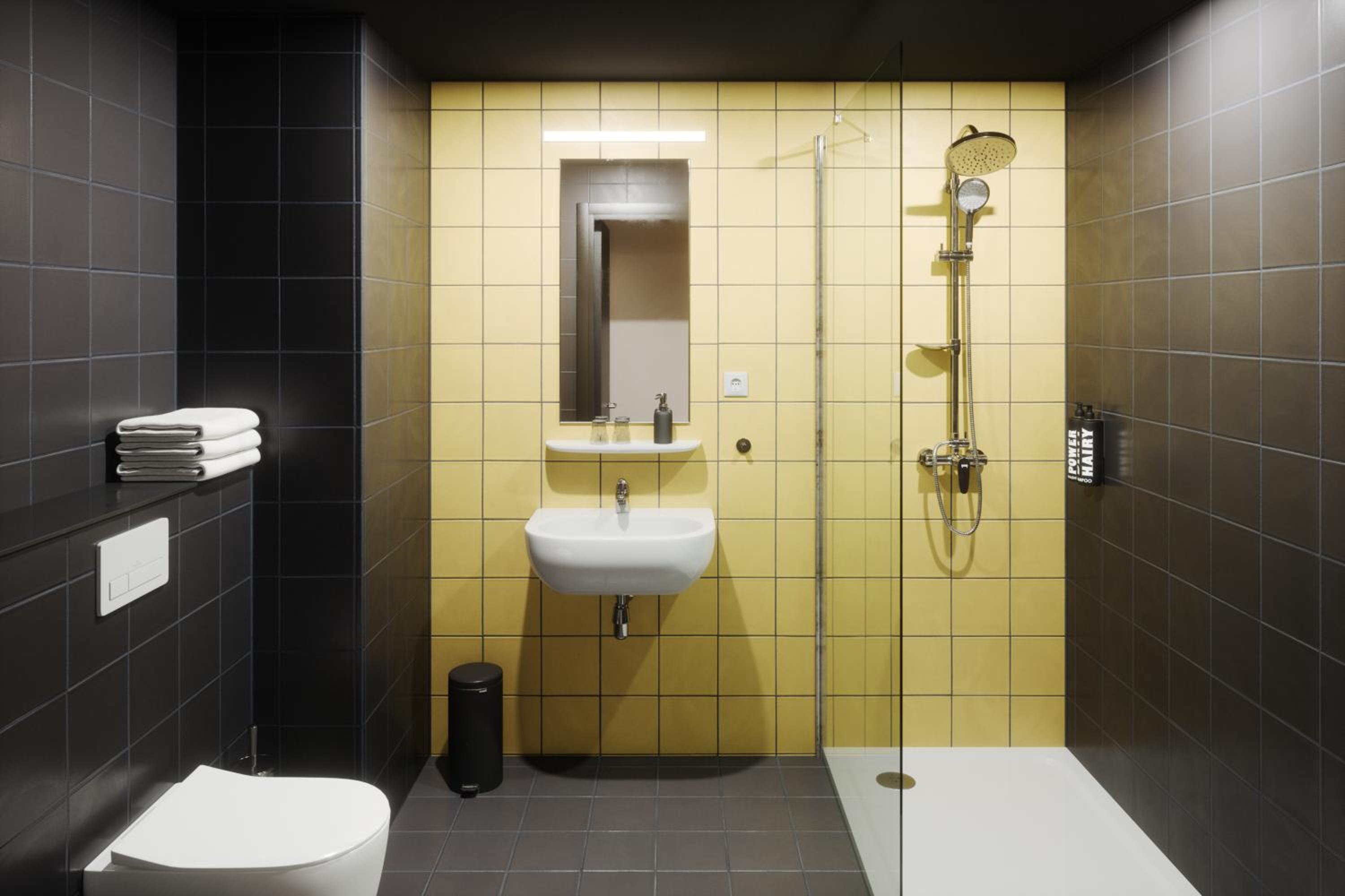 King Room thumbnail 6