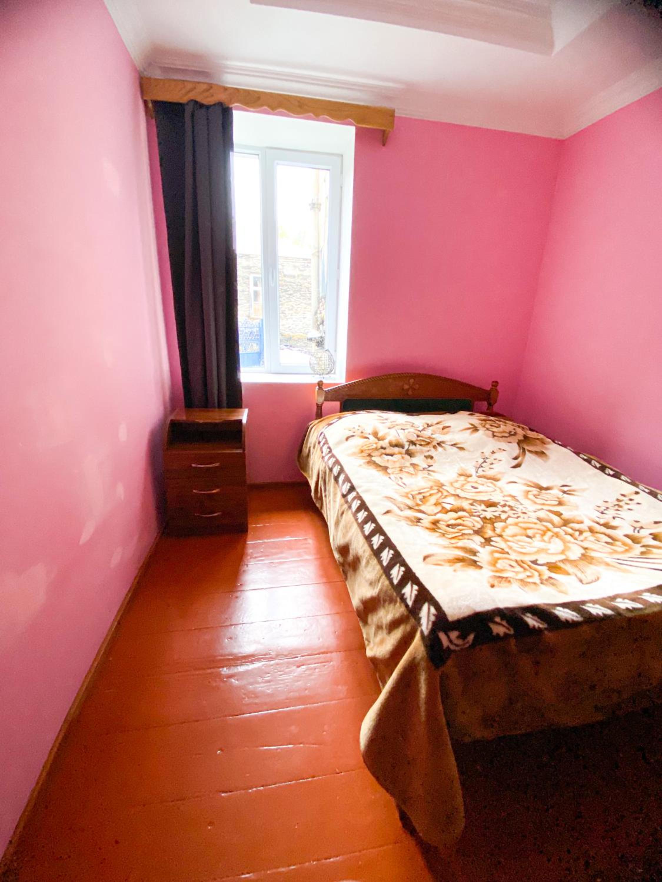 Double Room with Shared Bathroom photo 2