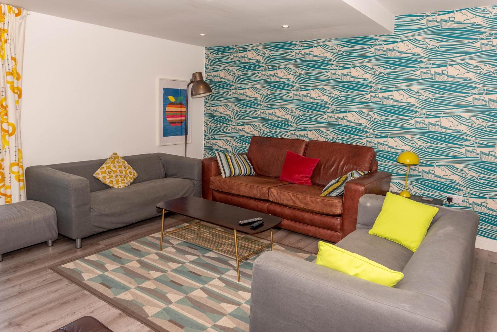 Six-Bedroom House photo 1