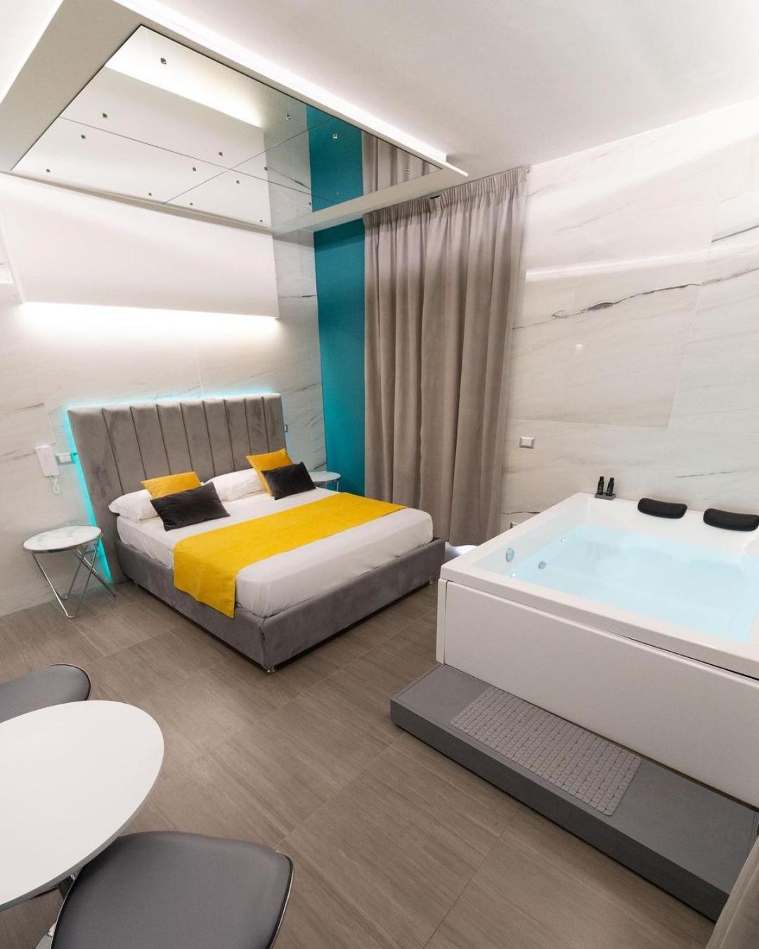 Queen Suite with Spa Bath