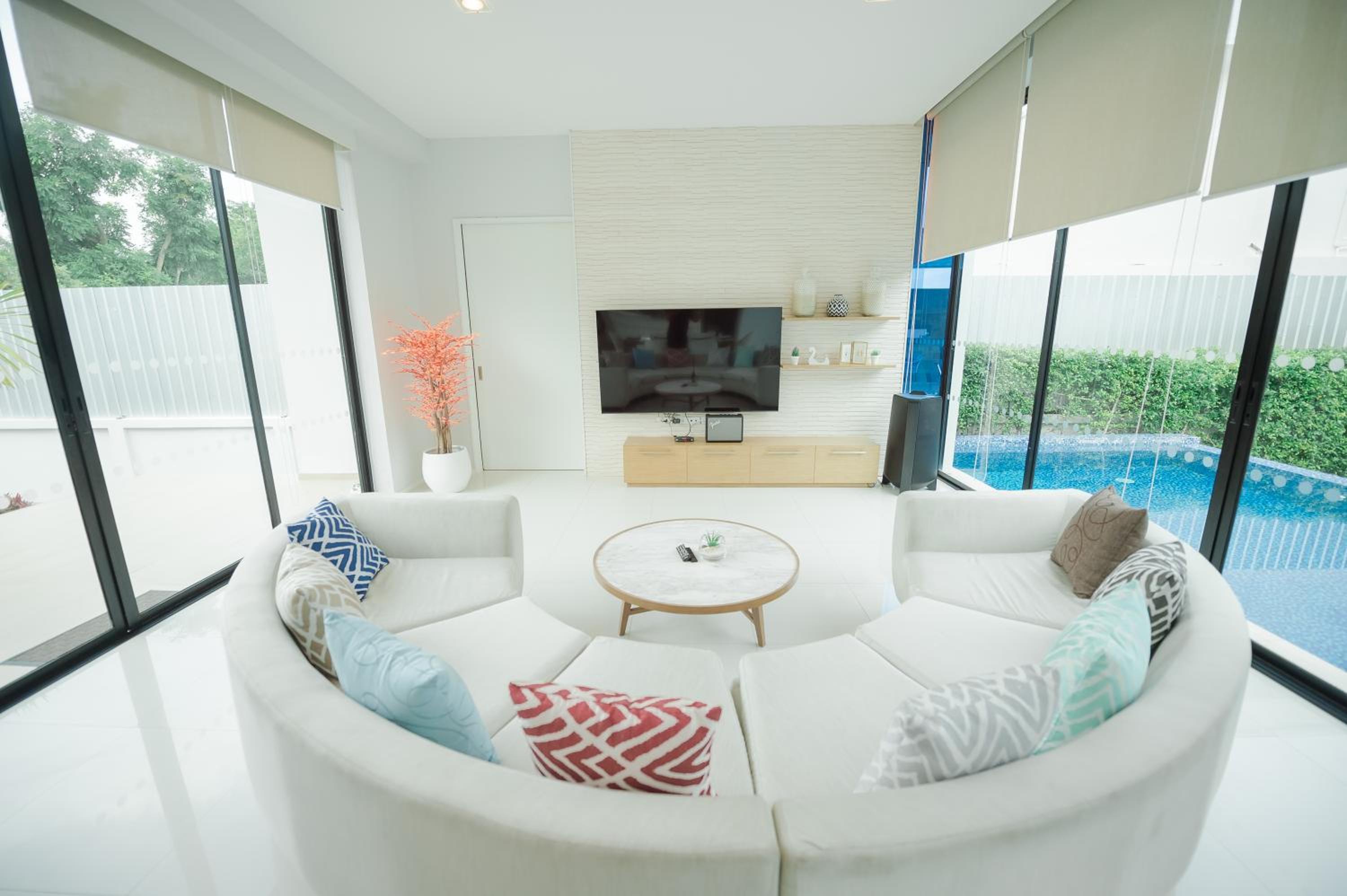 Villa with Private Pool - Photo 45