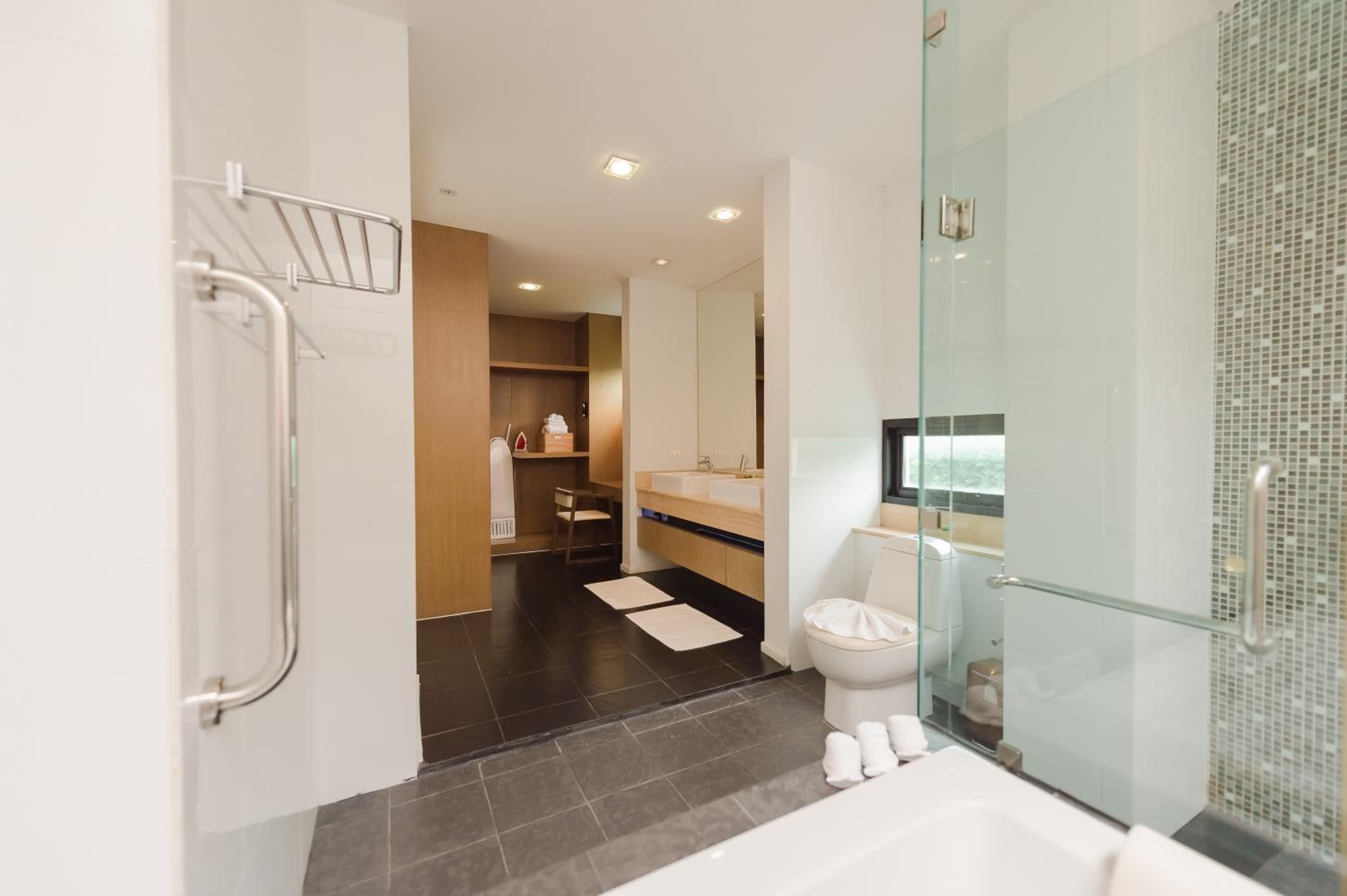 Villa with Private Pool - Photo 39