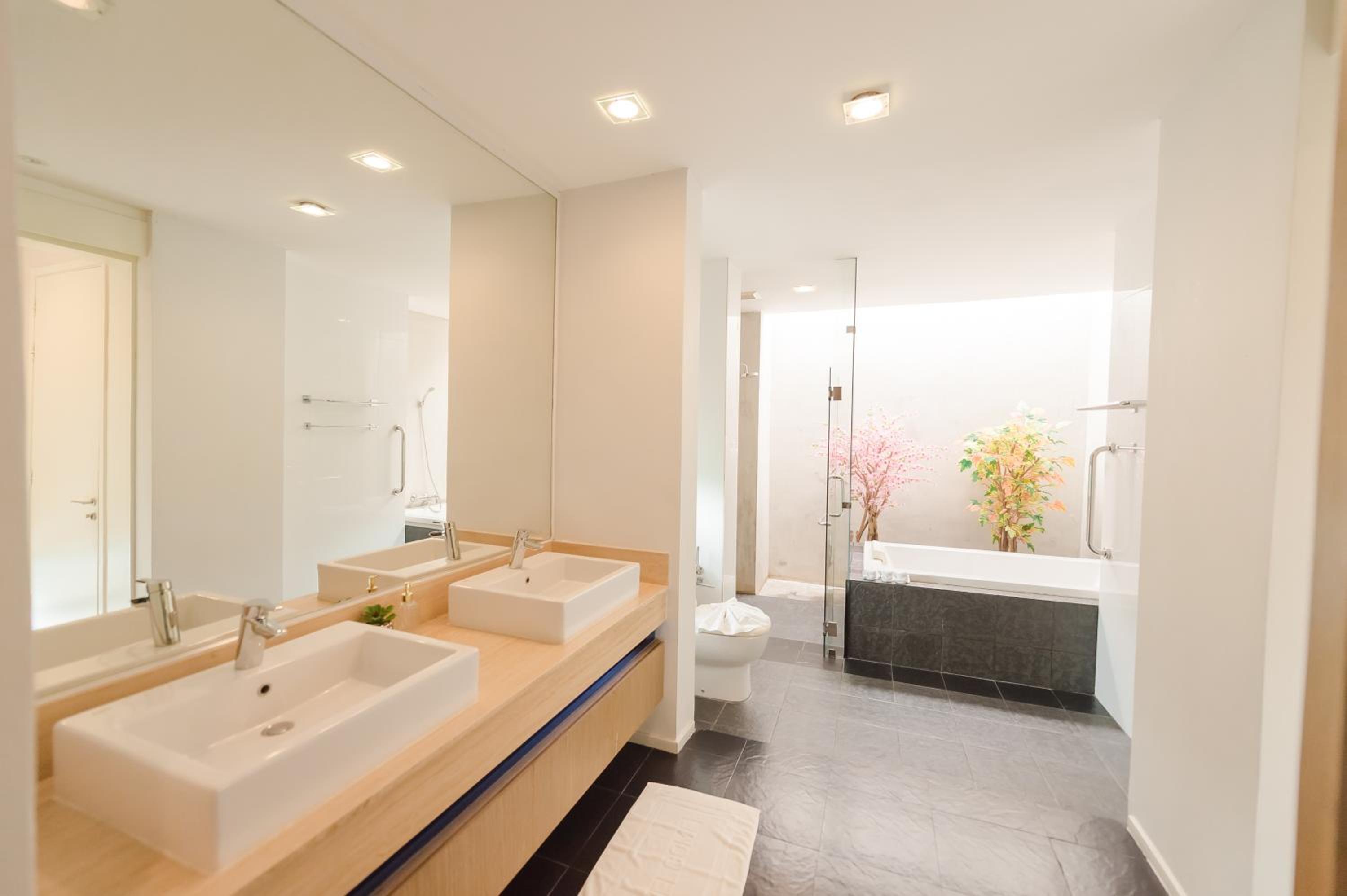 Villa with Private Pool - Photo 7