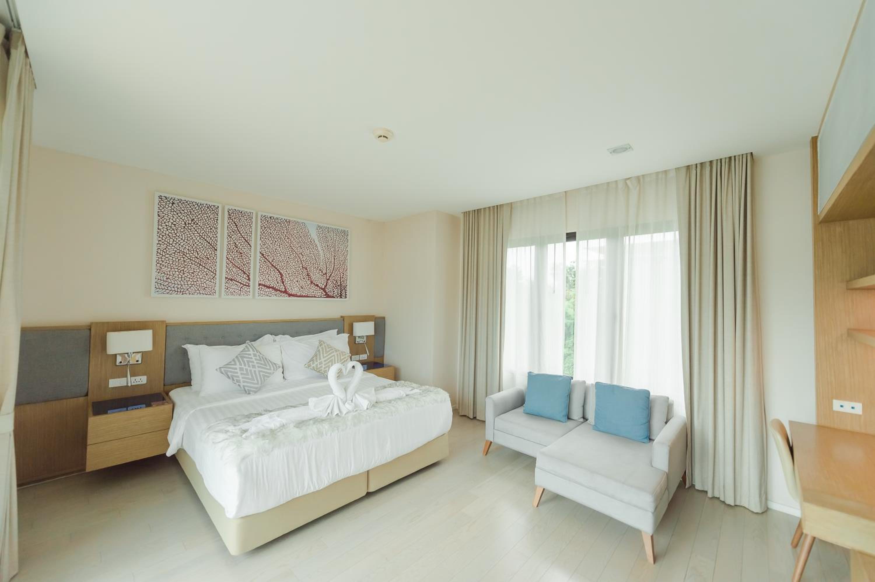 Villa with Private Pool - Photo 6