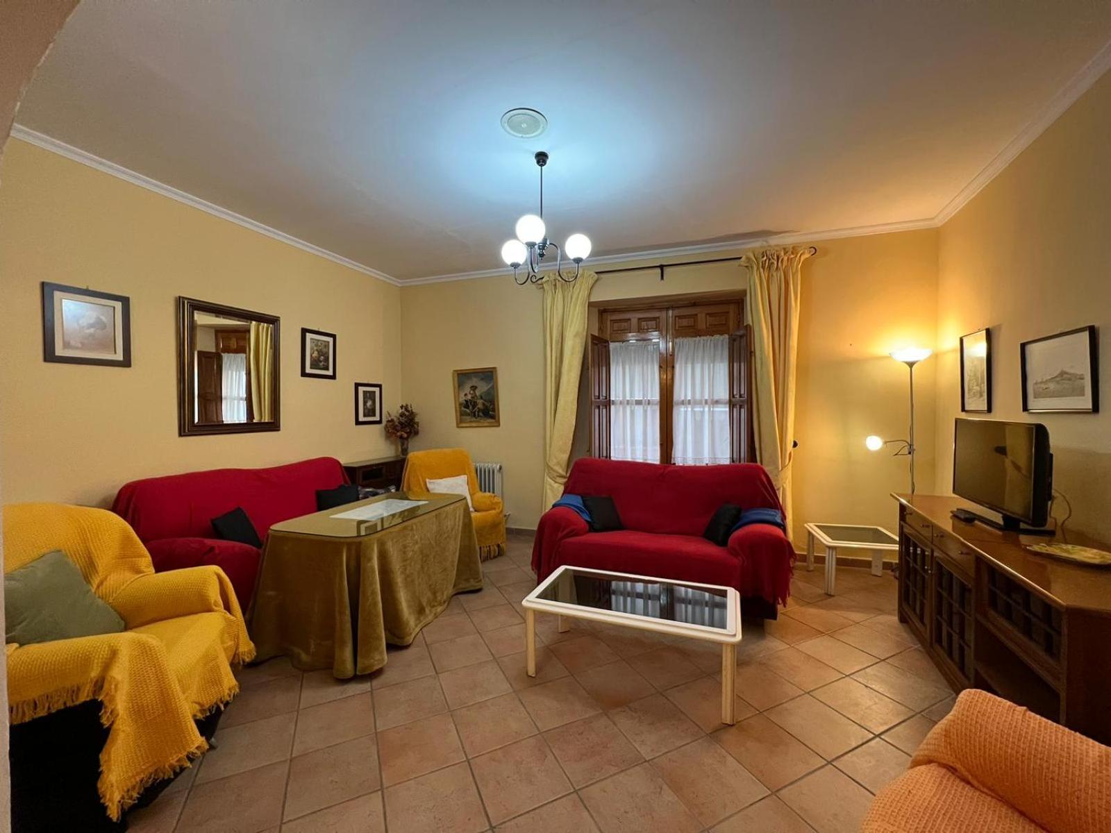 Five-Bedroom House photo 3