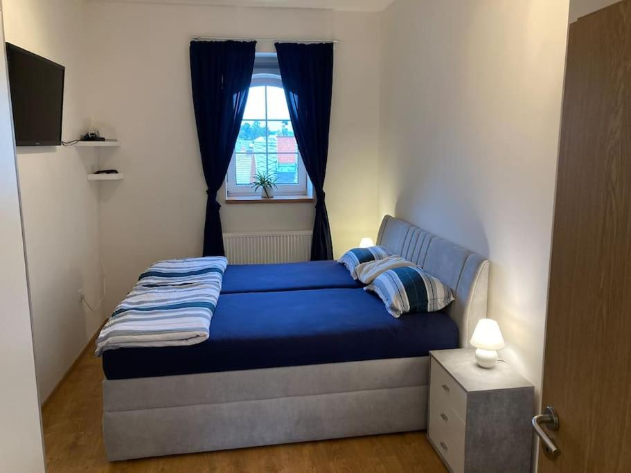 One-Bedroom Apartment - Photo 3