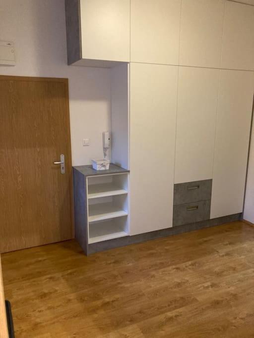 One-Bedroom Apartment - Photo 6