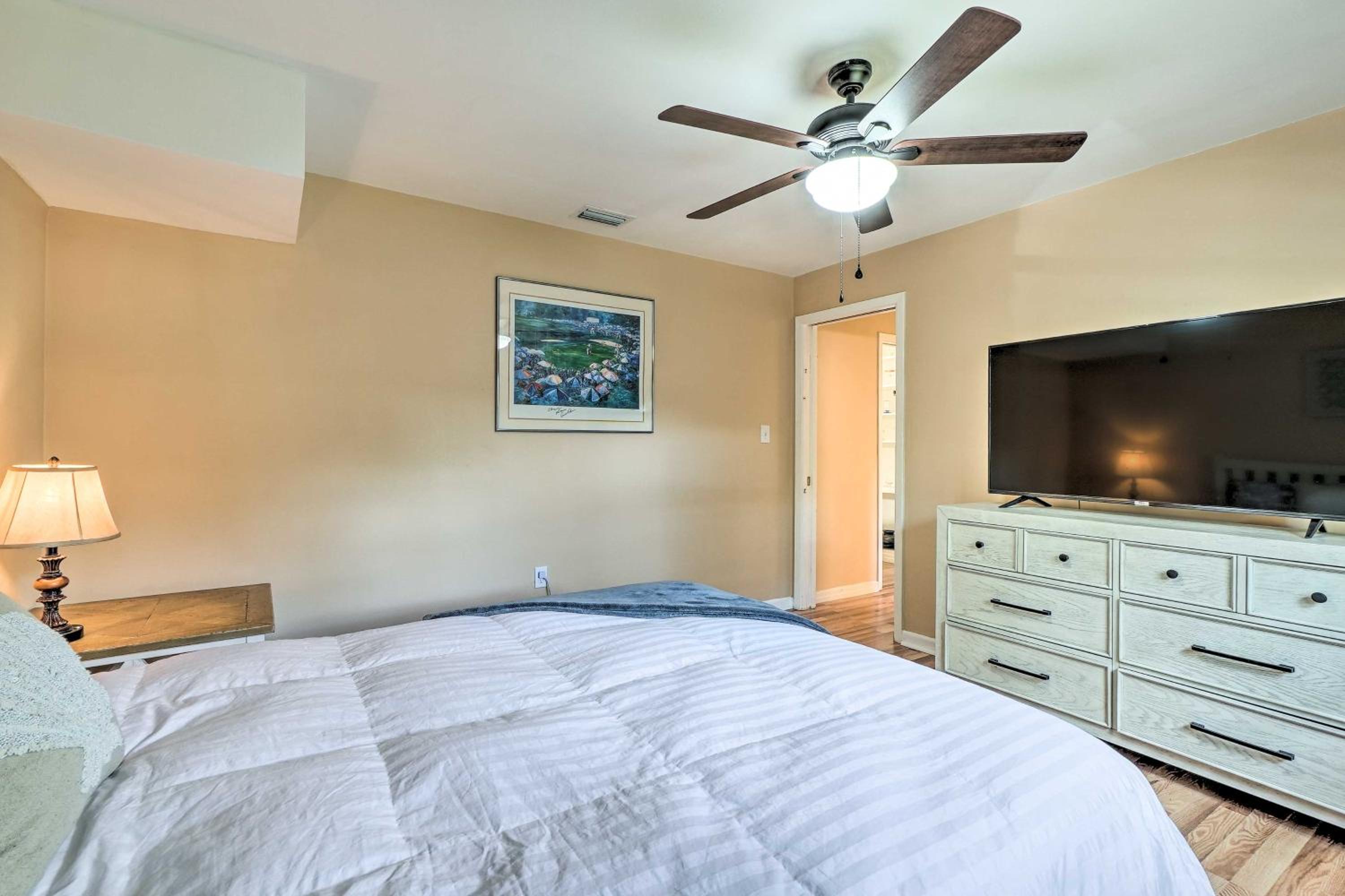 Four-Bedroom House - Photo 4