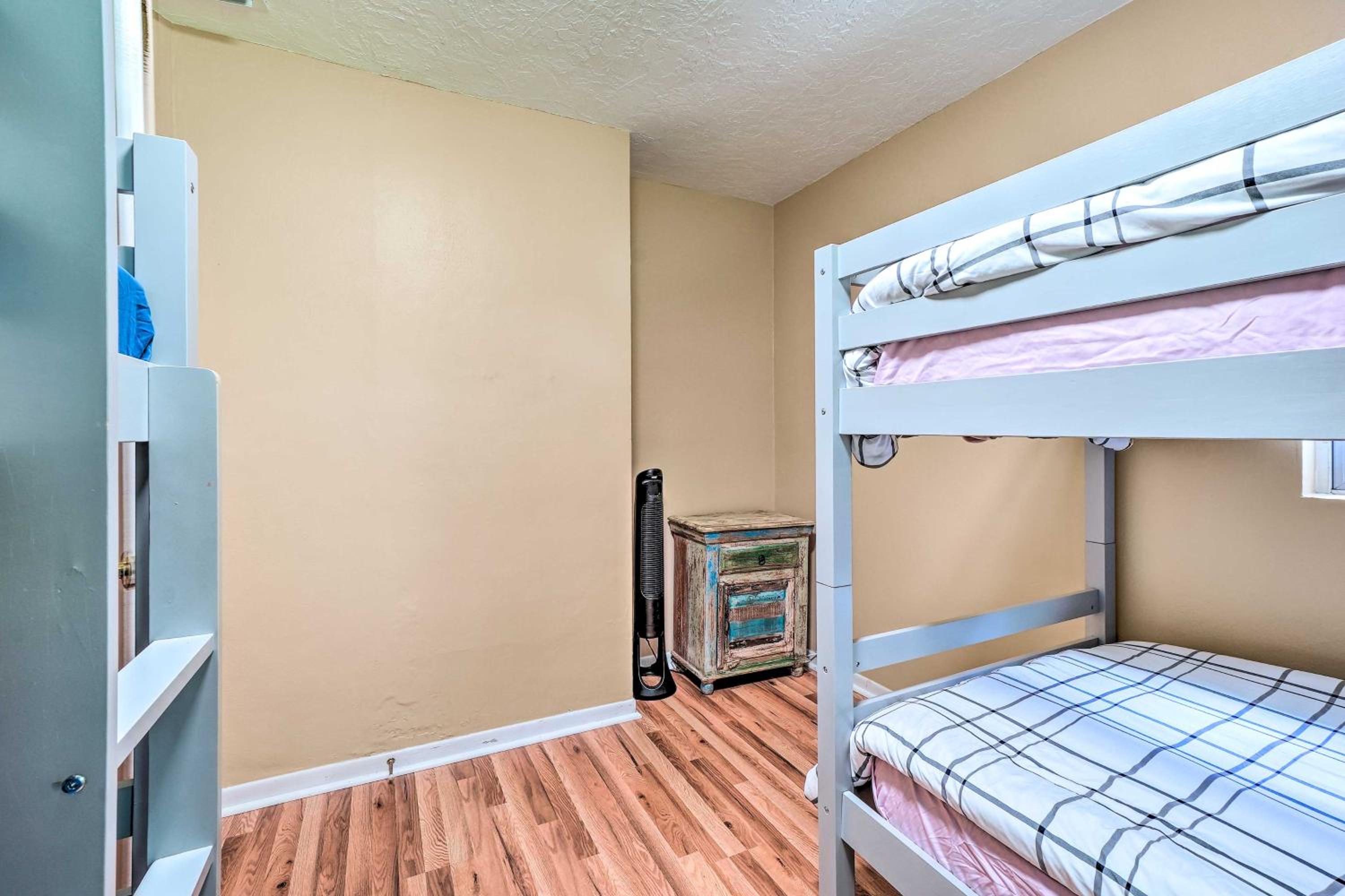 Four-Bedroom House - Photo 7