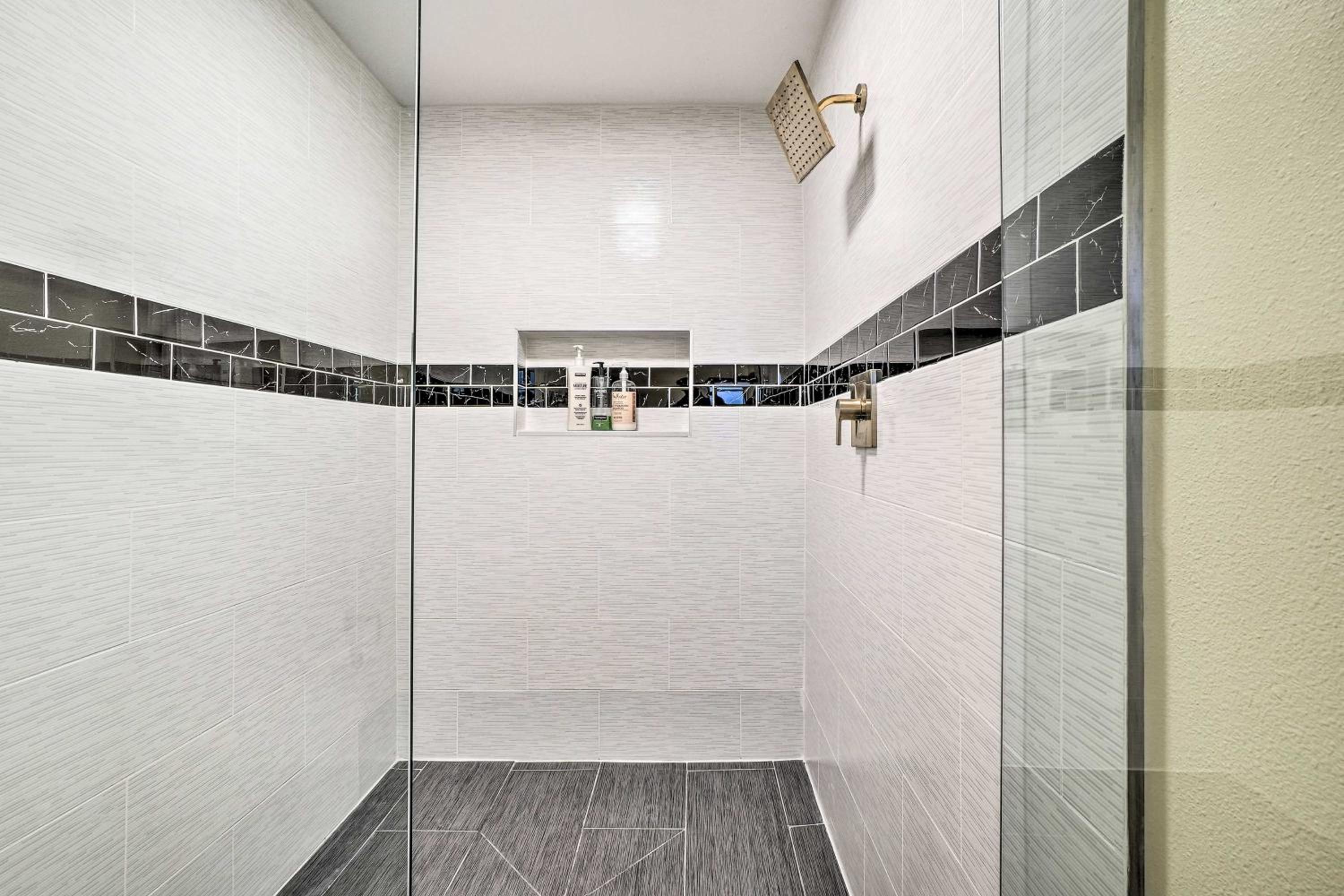 Four-Bedroom House - Photo 29