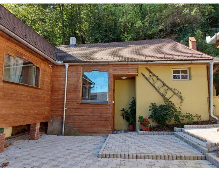 Three-Bedroom House photo 2