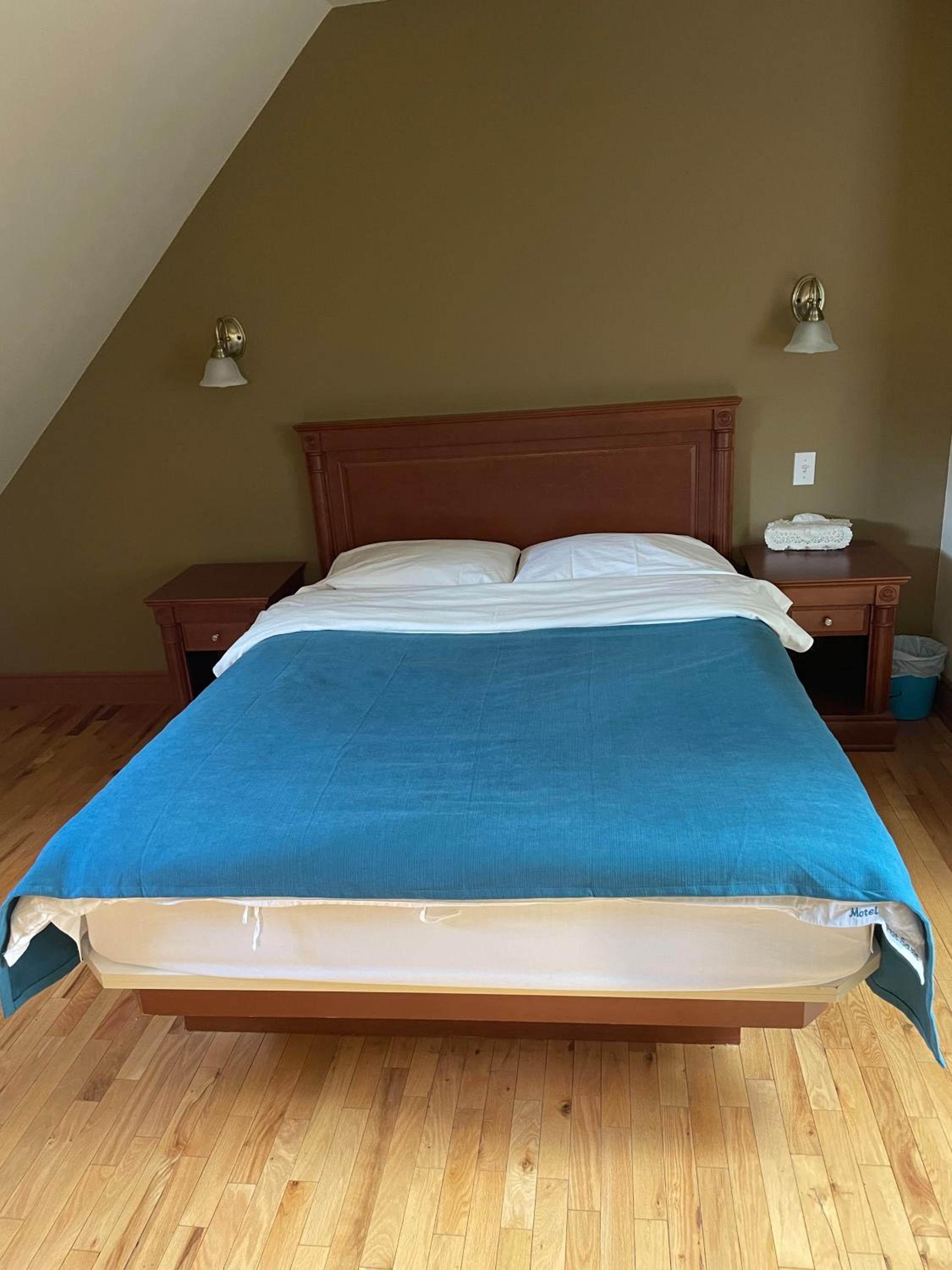 Deluxe Queen Room With Two Queen Beds photo 2