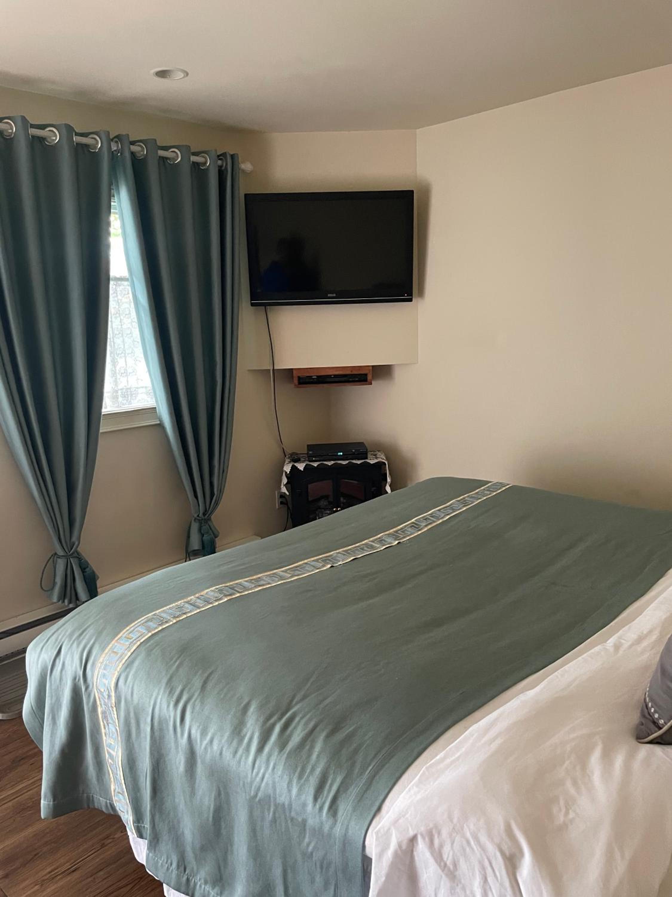 King Suite with Spa Bath photo 2